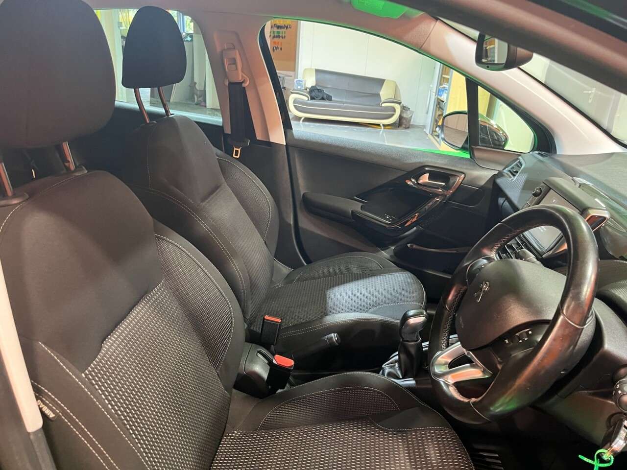 2015 PEUGEOT 208 2015 PEUGEOT 208