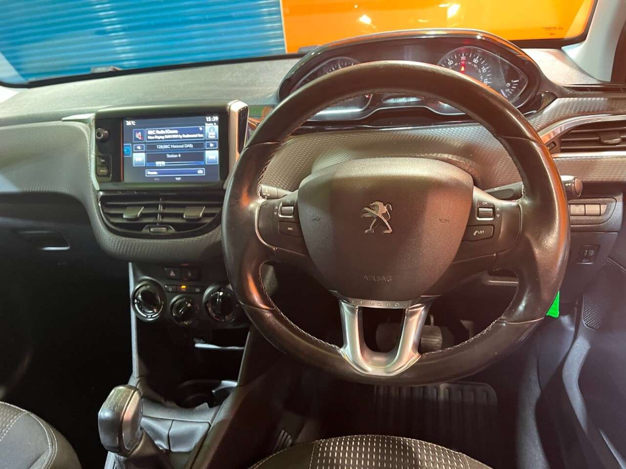 2015 PEUGEOT 208 2015 PEUGEOT 208