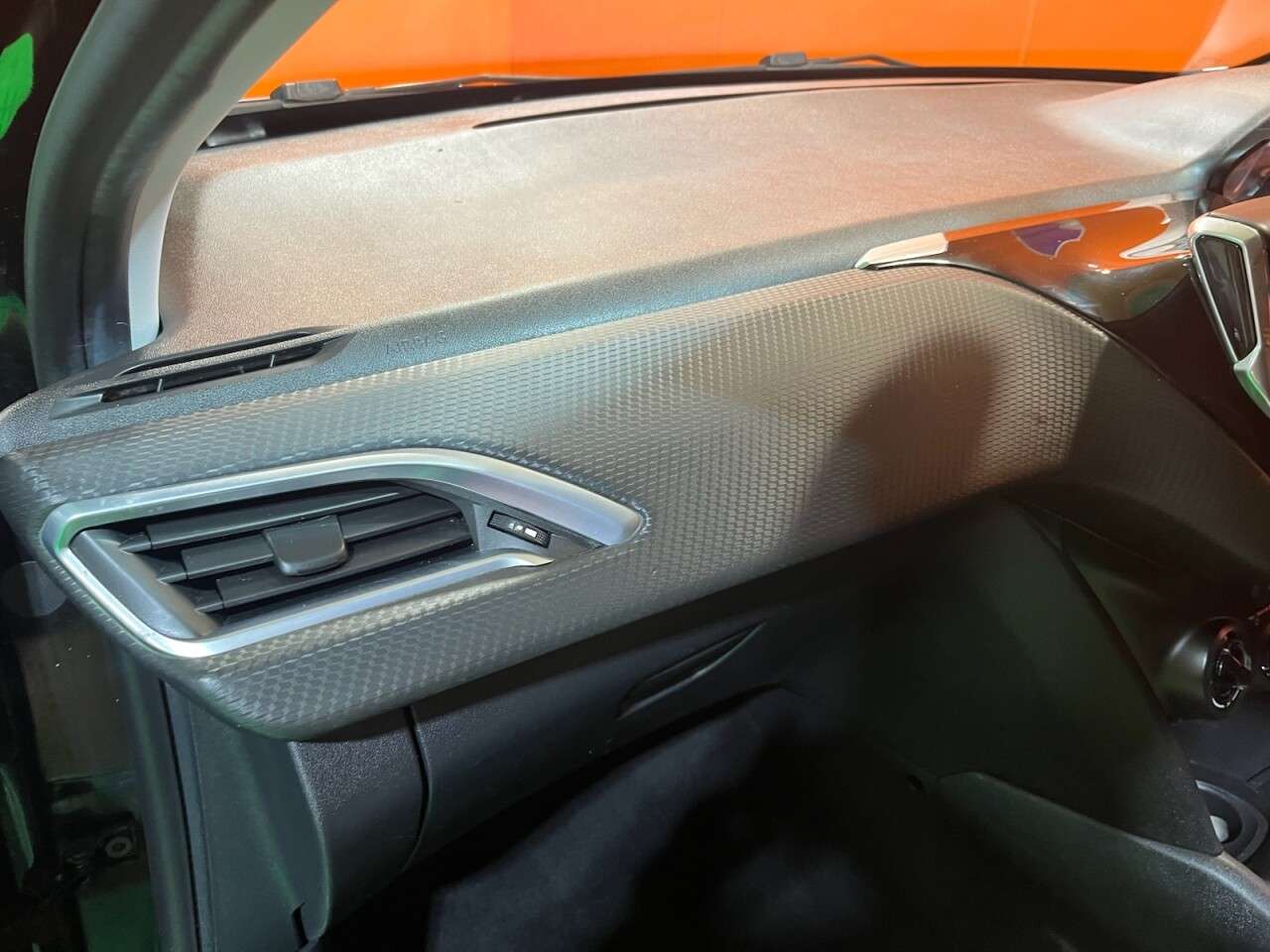 2015 PEUGEOT 208 2015 PEUGEOT 208