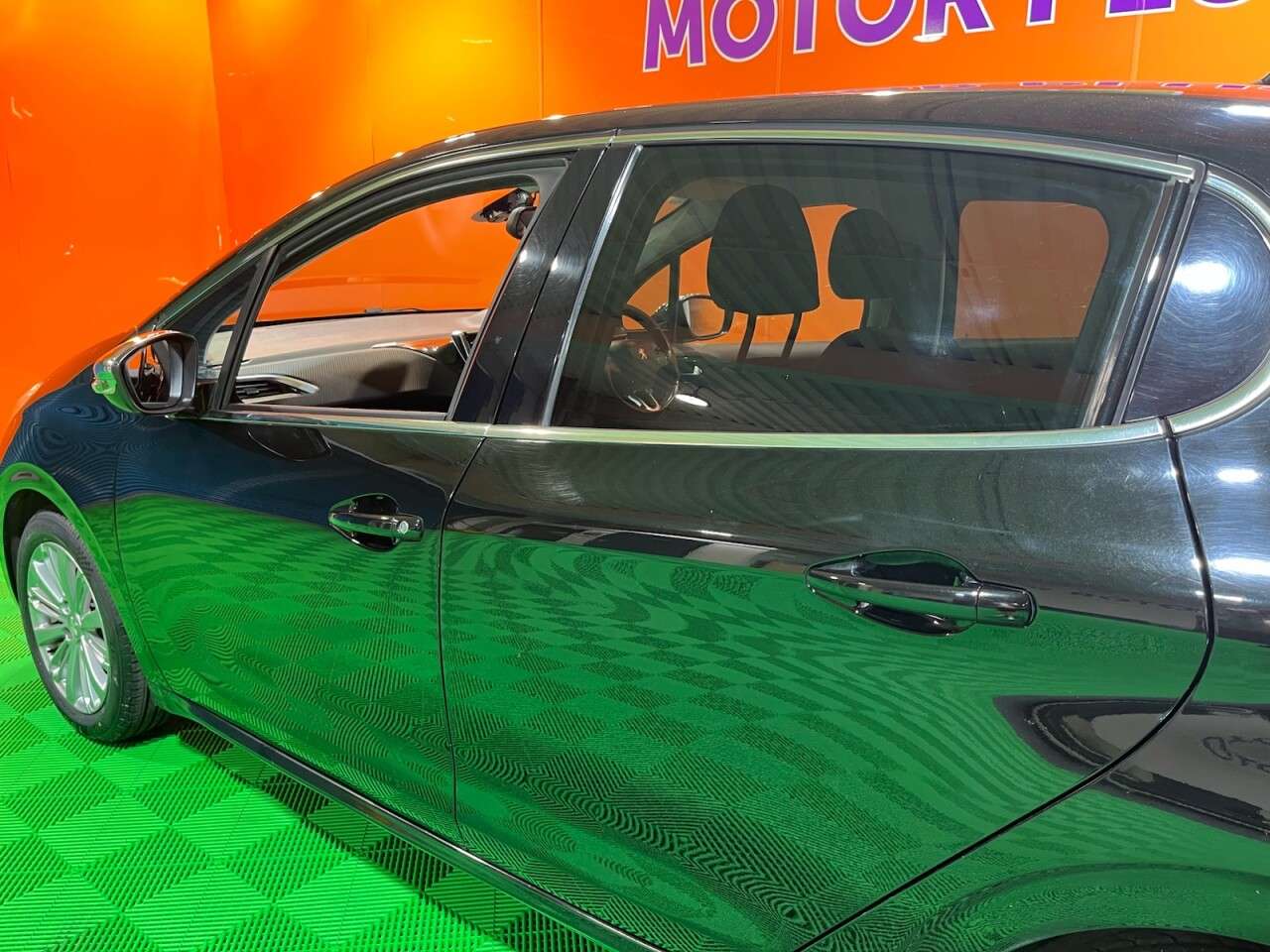 2015 PEUGEOT 208 2015 PEUGEOT 208