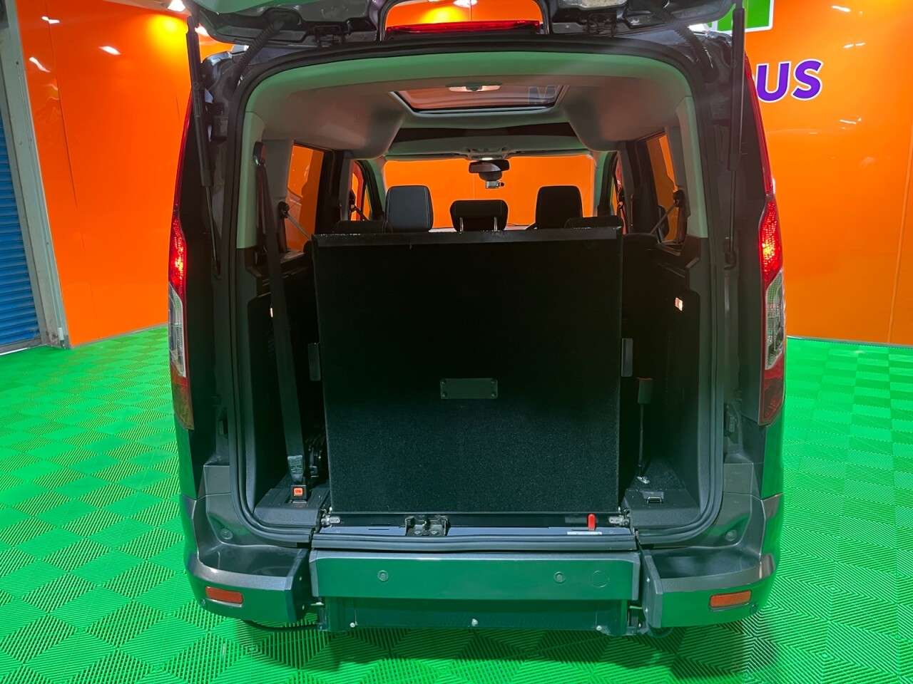 A 2018 FORD TOURNEO CONNECT 1.5 TDCi Titanium MPV 5dr Diesel Powershift Euro 6 (s/s) (120 ps) Visit Ove A 2018 FORD TOURNEO CONNECT 1.5 TDCi Titanium MPV 5dr Diesel Powershift Euro 6 (s/s) (120 ps) Visit Ove