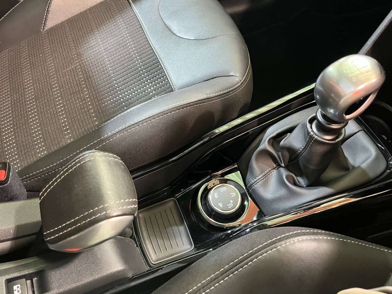 2019 PEUGEOT 2008 2019 PEUGEOT 2008