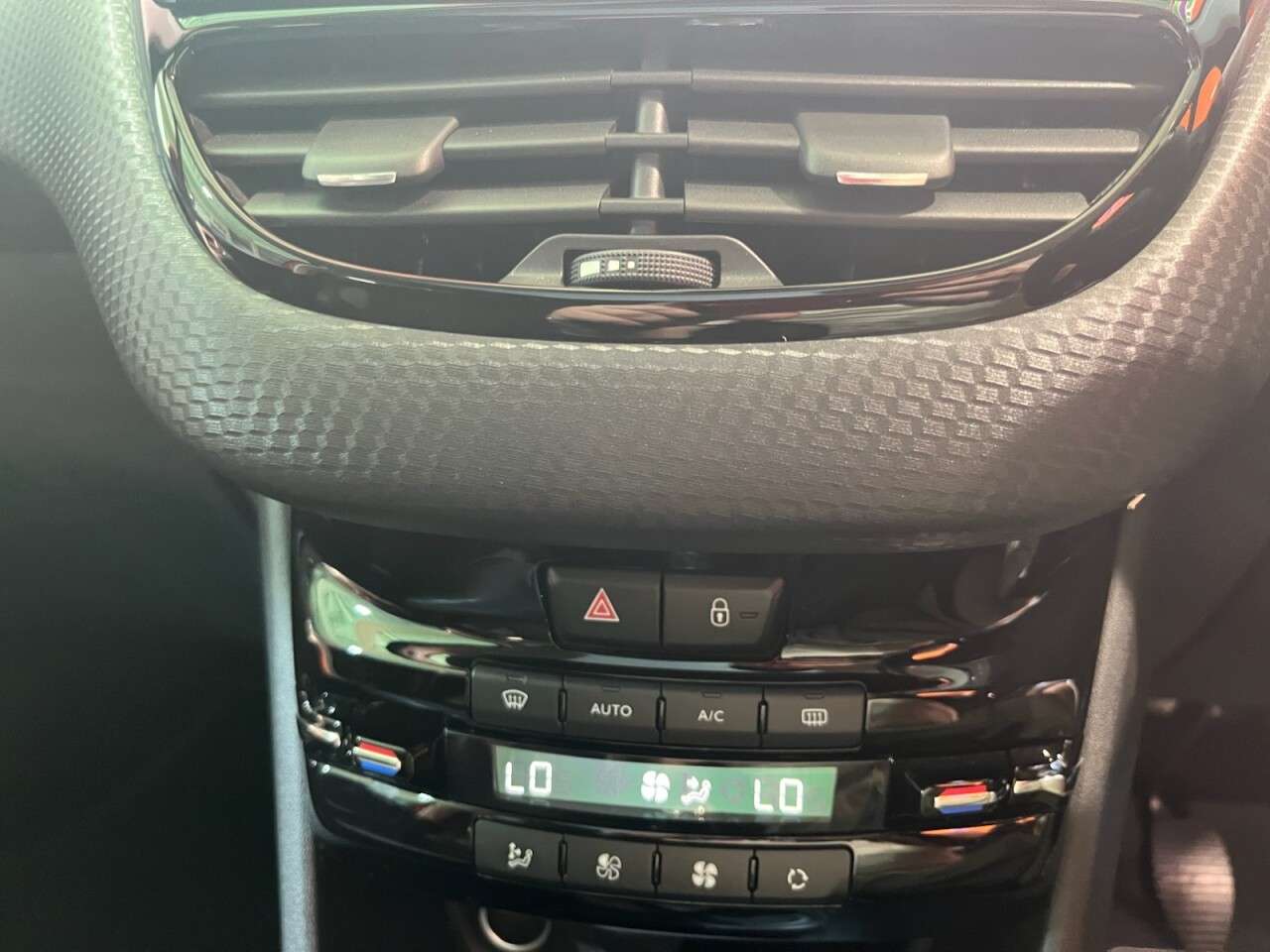 2019 PEUGEOT 2008 2019 PEUGEOT 2008