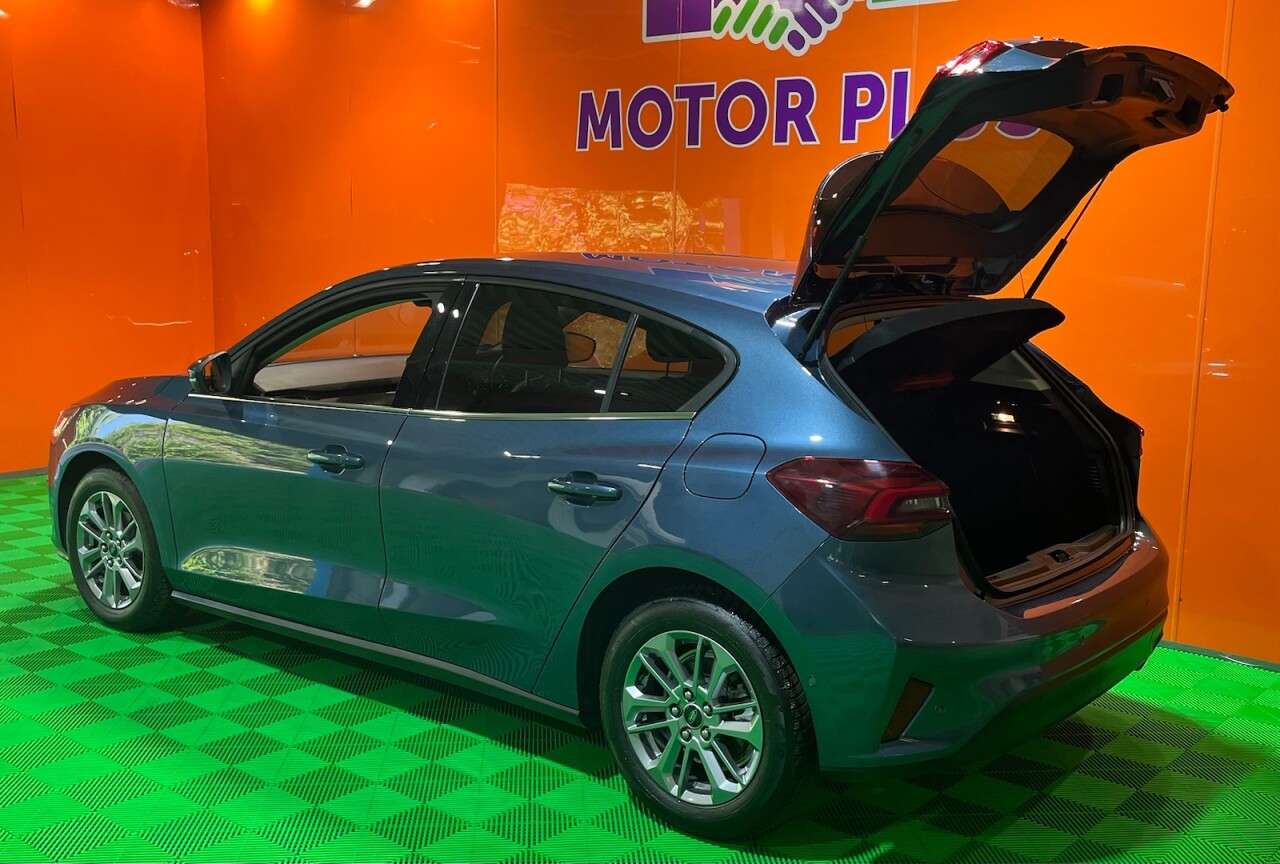 A 2022 FORD FOCUS 1.0T EcoBoost Titanium Hatchback 5dr Petrol Manual Euro 6 (s/s) (125 ps) Vi A 2022 FORD FOCUS 1.0T EcoBoost Titanium Hatchback 5dr Petrol Manual Euro 6 (s/s) (125 ps) Vi