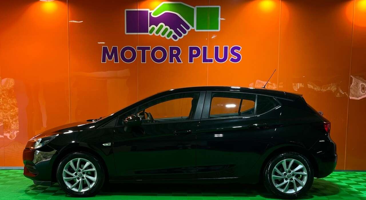 A 2021 VAUXHALL ASTRA 1.2 Turbo SE Hatchback 5dr Petrol Manual Euro 6 (s/s) (110 ps) Visit Over 4 A 2021 VAUXHALL ASTRA 1.2 Turbo SE Hatchback 5dr Petrol Manual Euro 6 (s/s) (110 ps) Visit Over 4