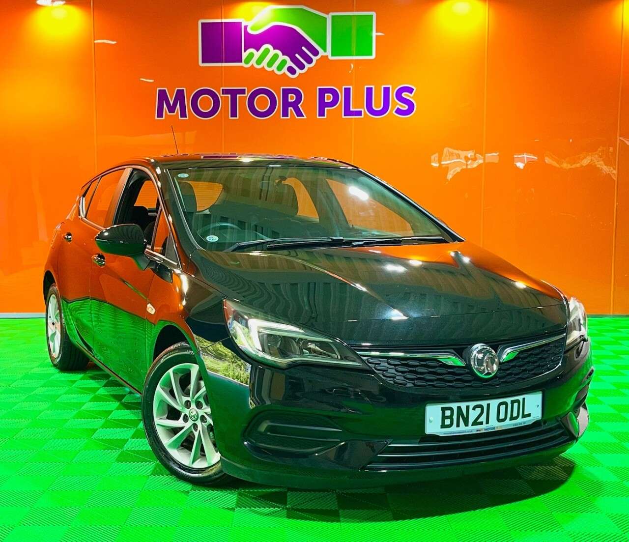 A 2021 VAUXHALL ASTRA 1.2 Turbo SE Hatchback 5dr Petrol Manual Euro 6 (s/s) (110 ps) Visit Over 4 A 2021 VAUXHALL ASTRA 1.2 Turbo SE Hatchback 5dr Petrol Manual Euro 6 (s/s) (110 ps) Visit Over 4