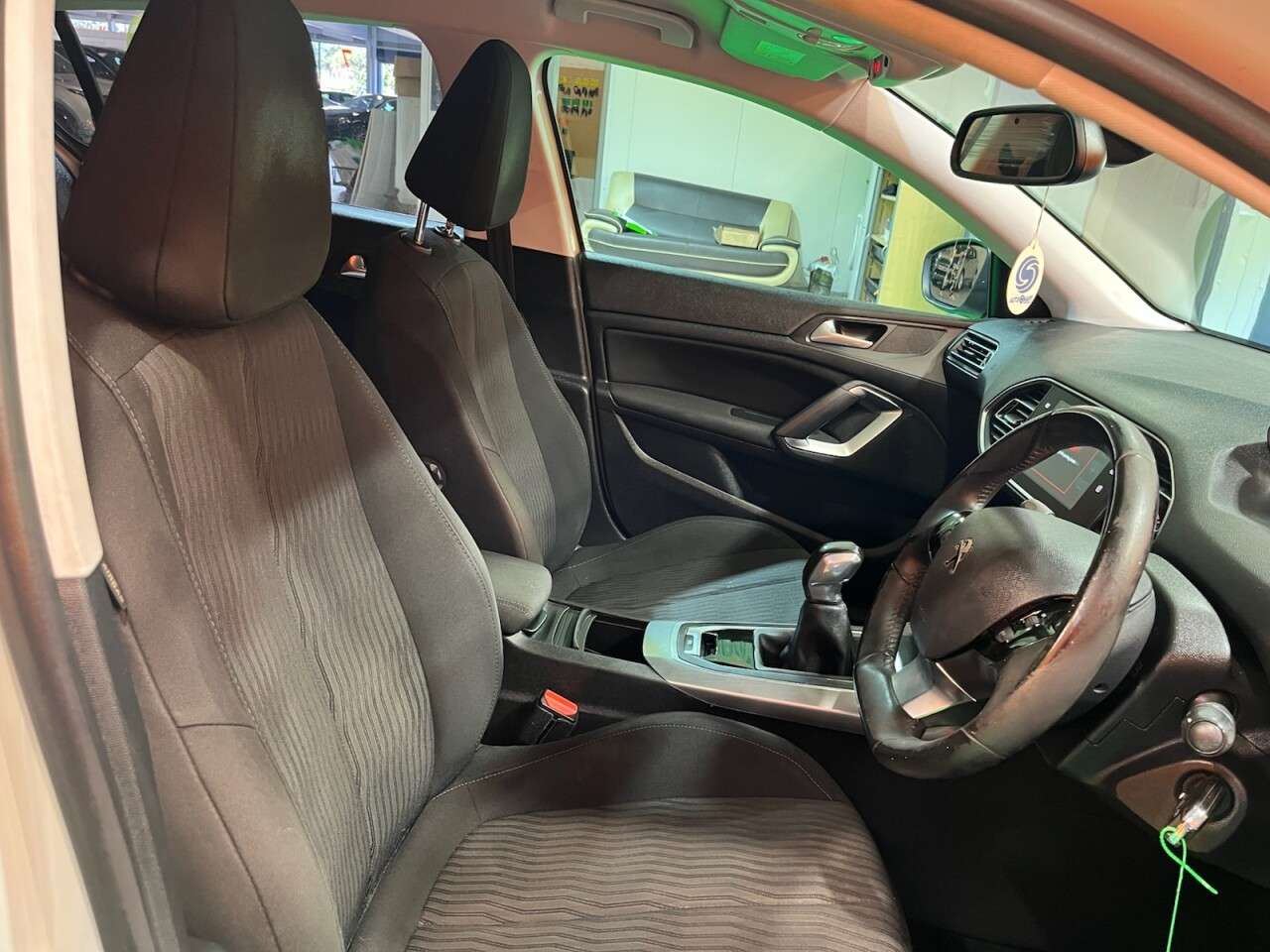 2015 PEUGEOT 308 2015 PEUGEOT 308