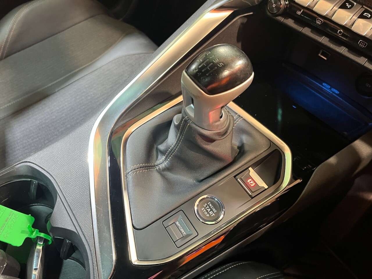2020 PEUGEOT 3008 2020 PEUGEOT 3008