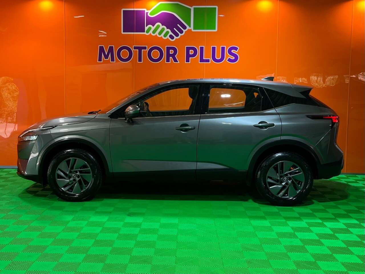 A 2022 NISSAN QASHQAI 1.3 DIG-T MHEV Acenta Premium SUV 5dr Petrol Hybrid Manual Euro 6 (s/s) (14 A 2022 NISSAN QASHQAI 1.3 DIG-T MHEV Acenta Premium SUV 5dr Petrol Hybrid Manual Euro 6 (s/s) (14