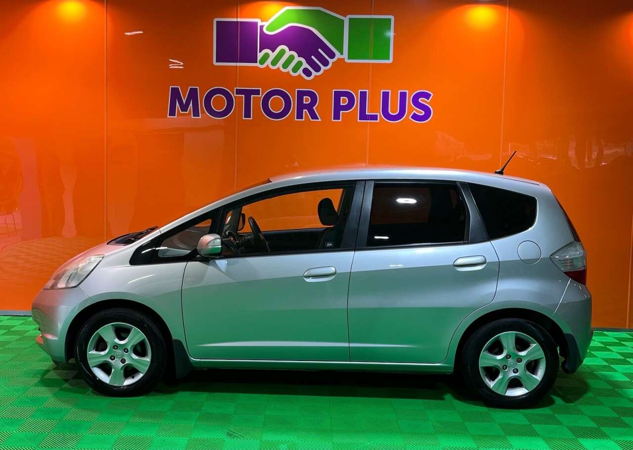 A 2010 HONDA JAZZ 1.4 i-VTEC ES Hatchback 5dr Petrol i SHIFT Euro 4 (100 ps) Visit Over 400 C A 2010 HONDA JAZZ 1.4 i-VTEC ES Hatchback 5dr Petrol i SHIFT Euro 4 (100 ps) Visit Over 400 C
