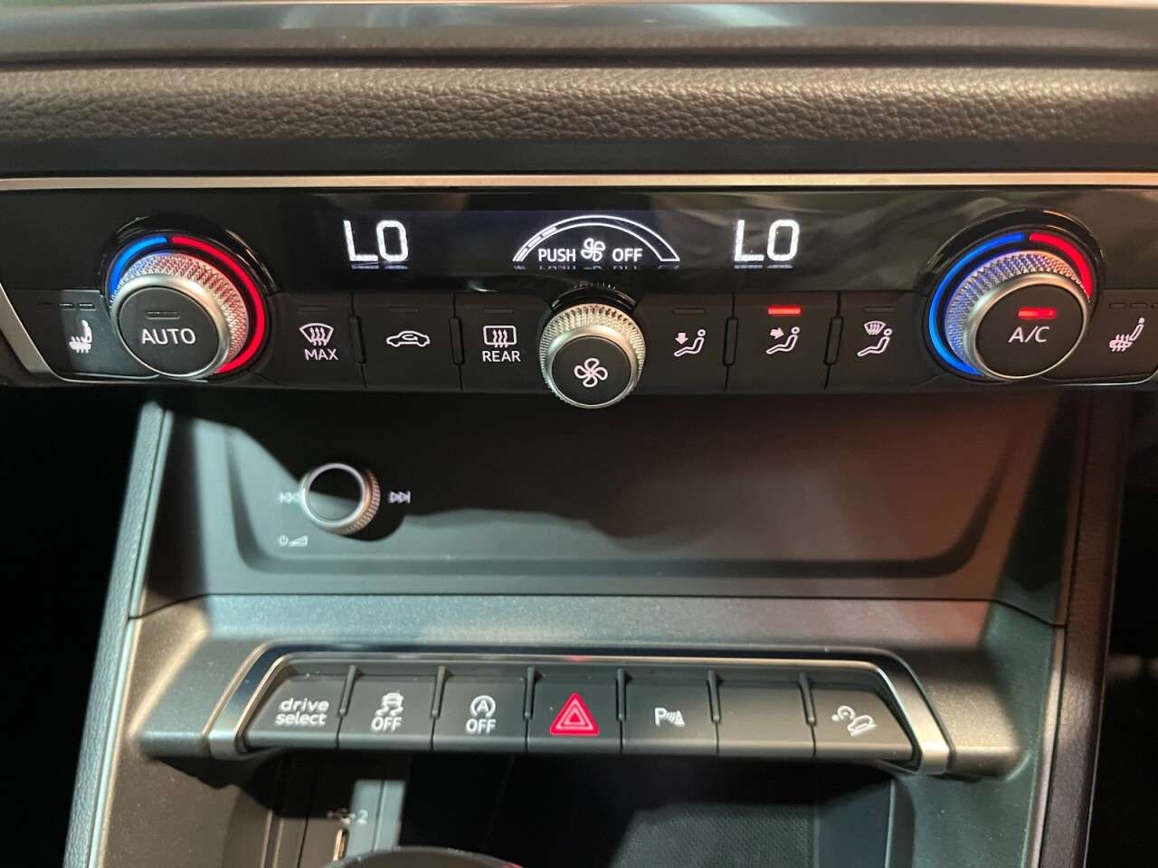 2020 AUDI Q3 2020 AUDI Q3