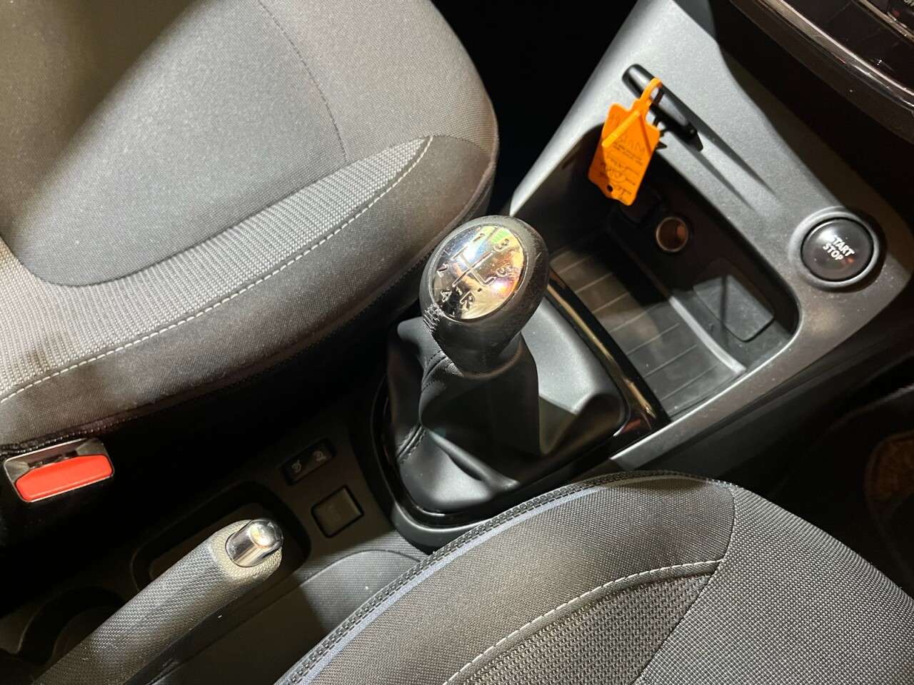 A 2015 RENAULT CAPTUR 1.5 dCi ENERGY Dynamique S MediaNav SUV 5dr Diesel Manual Euro 5 (s/s) (90 A 2015 RENAULT CAPTUR 1.5 dCi ENERGY Dynamique S MediaNav SUV 5dr Diesel Manual Euro 5 (s/s) (90