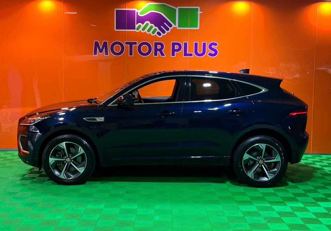 A 2021 JAGUAR E-PACE 2.0 D204 MHEV R-Dynamic SE SUV 5dr Diesel Auto AWD Euro 6 (s/s) (204 ps) Vi A 2021 JAGUAR E-PACE 2.0 D204 MHEV R-Dynamic SE SUV 5dr Diesel Auto AWD Euro 6 (s/s) (204 ps) Vi