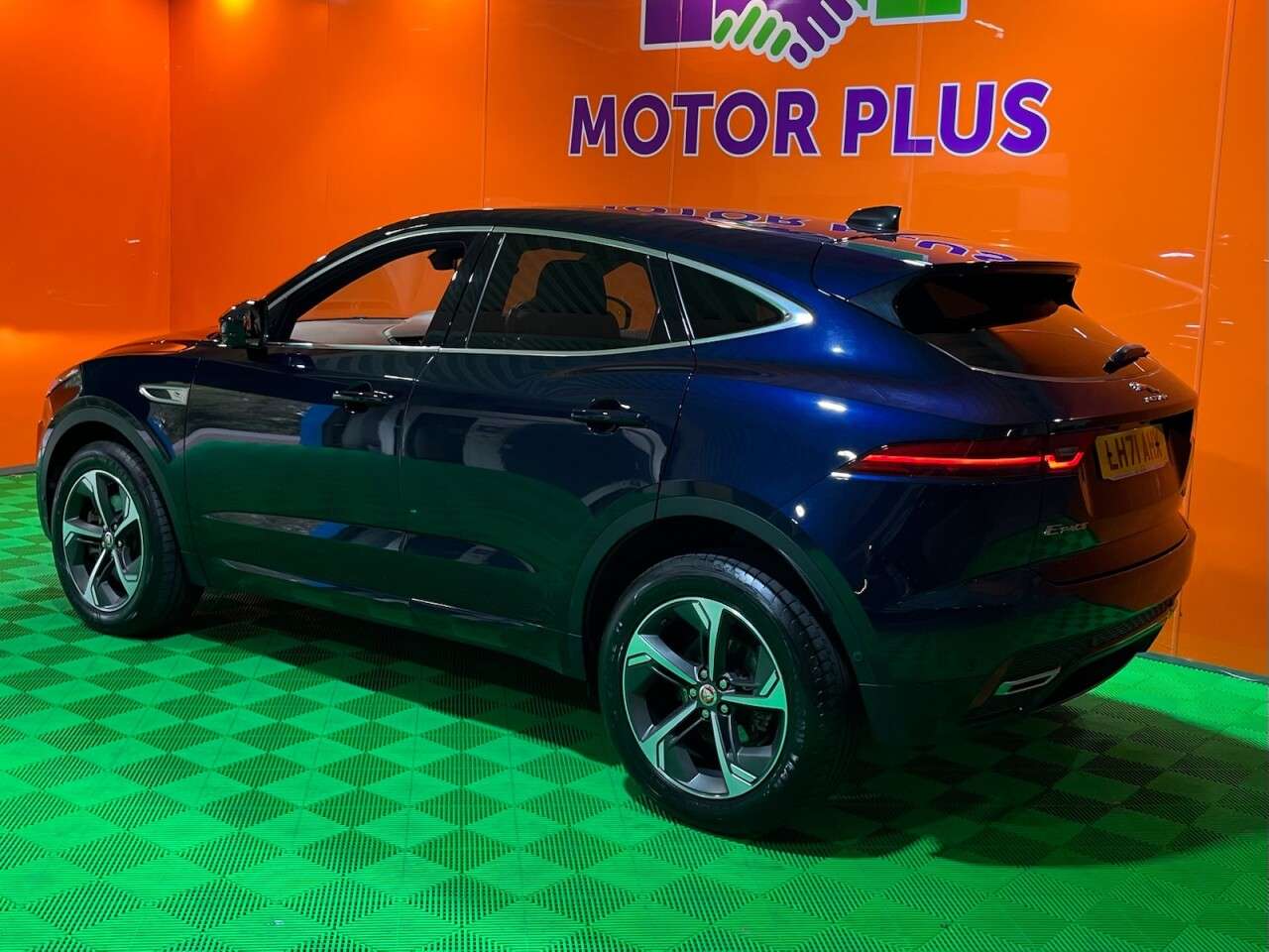 A 2021 JAGUAR E-PACE 2.0 D204 MHEV R-Dynamic SE SUV 5dr Diesel Auto AWD Euro 6 (s/s) (204 ps) Vi A 2021 JAGUAR E-PACE 2.0 D204 MHEV R-Dynamic SE SUV 5dr Diesel Auto AWD Euro 6 (s/s) (204 ps) Vi