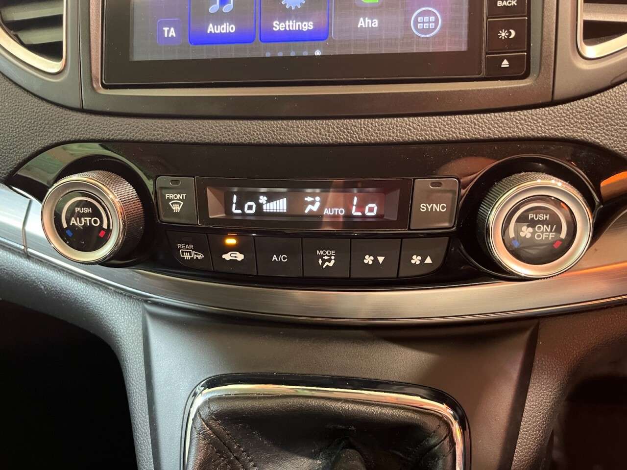 A 2017 HONDA CR-V 1.6 i-DTEC SR SUV 5dr Diesel Manual 4WD Euro 6 (s/s) (160 ps) Visit Over 40 A 2017 HONDA CR-V 1.6 i-DTEC SR SUV 5dr Diesel Manual 4WD Euro 6 (s/s) (160 ps) Visit Over 40