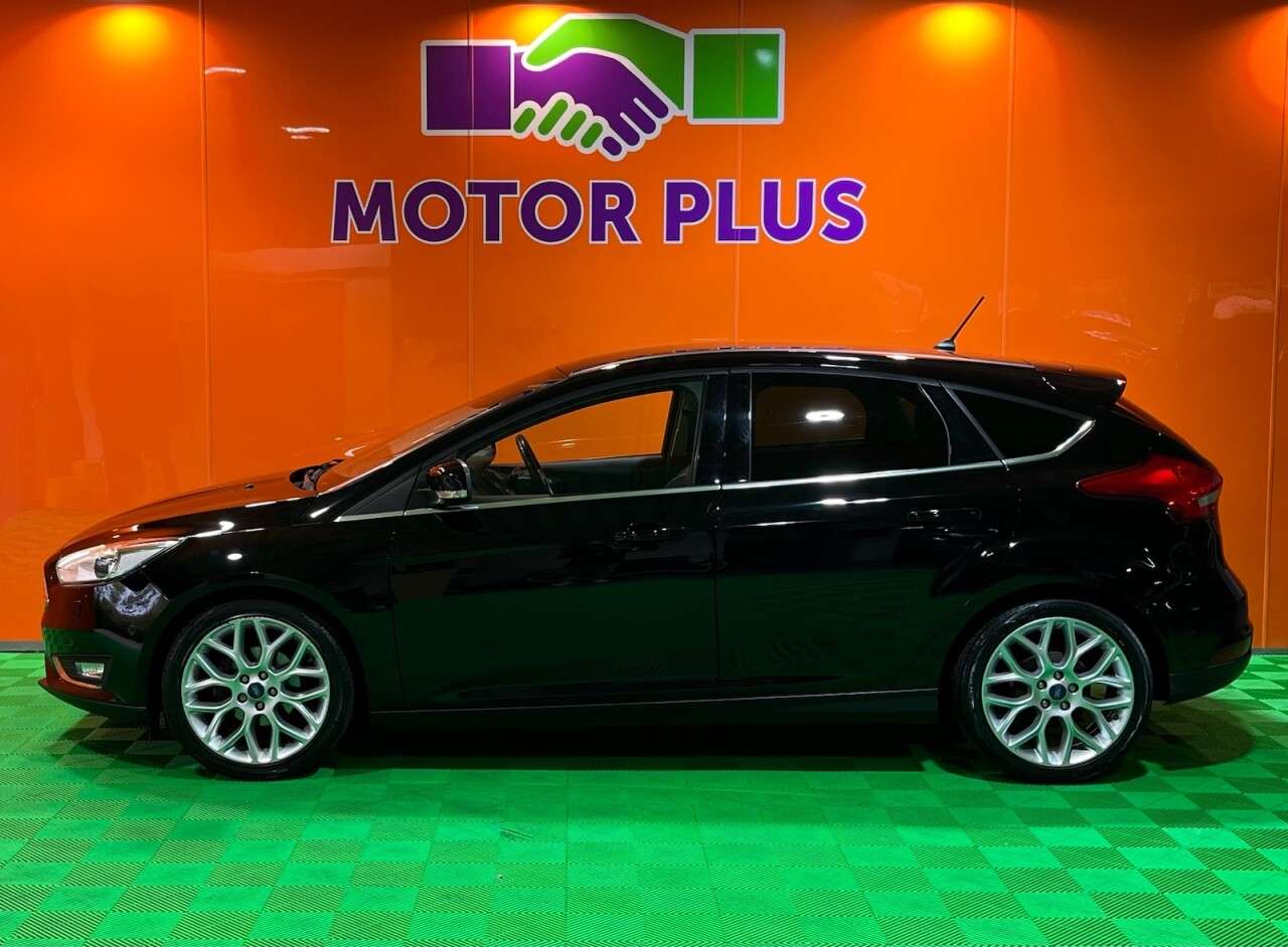A 2017 FORD FOCUS 1.0T EcoBoost Titanium X Hatchback 5dr Petrol Manual Euro 6 (s/s) (125 ps) A 2017 FORD FOCUS 1.0T EcoBoost Titanium X Hatchback 5dr Petrol Manual Euro 6 (s/s) (125 ps)