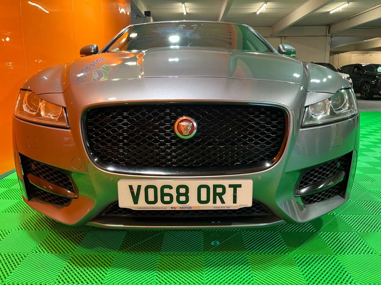 A 2018 JAGUAR XF 2.0d R-Sport Saloon 4dr Diesel Auto Euro 6 (s/s) (180 ps) Visit Over 400 Ca A 2018 JAGUAR XF 2.0d R-Sport Saloon 4dr Diesel Auto Euro 6 (s/s) (180 ps) Visit Over 400 Ca