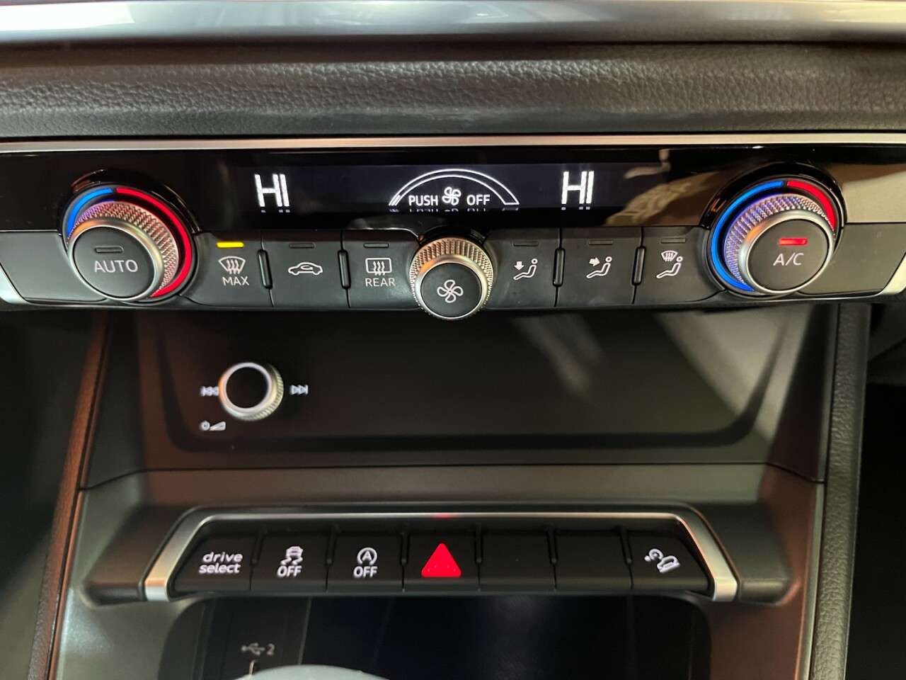 2020 AUDI Q3 2020 AUDI Q3