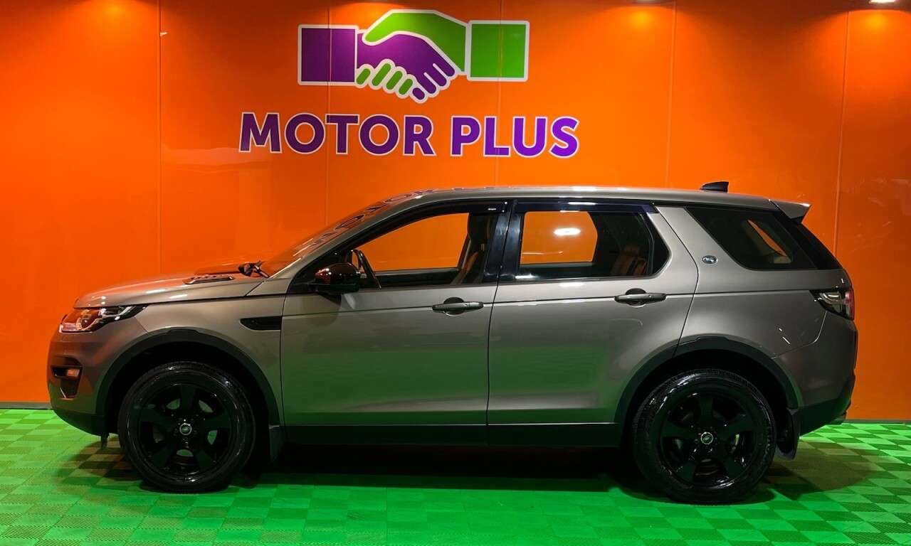 A 2016 LAND ROVER DISCOVERY SPORT 2.0 TD4 SE Tech SUV 5dr Diesel Manual 4WD Euro 6 (s/s) (5 Seat) (150 ps) Vi A 2016 LAND ROVER DISCOVERY SPORT 2.0 TD4 SE Tech SUV 5dr Diesel Manual 4WD Euro 6 (s/s) (5 Seat) (150 ps) Vi