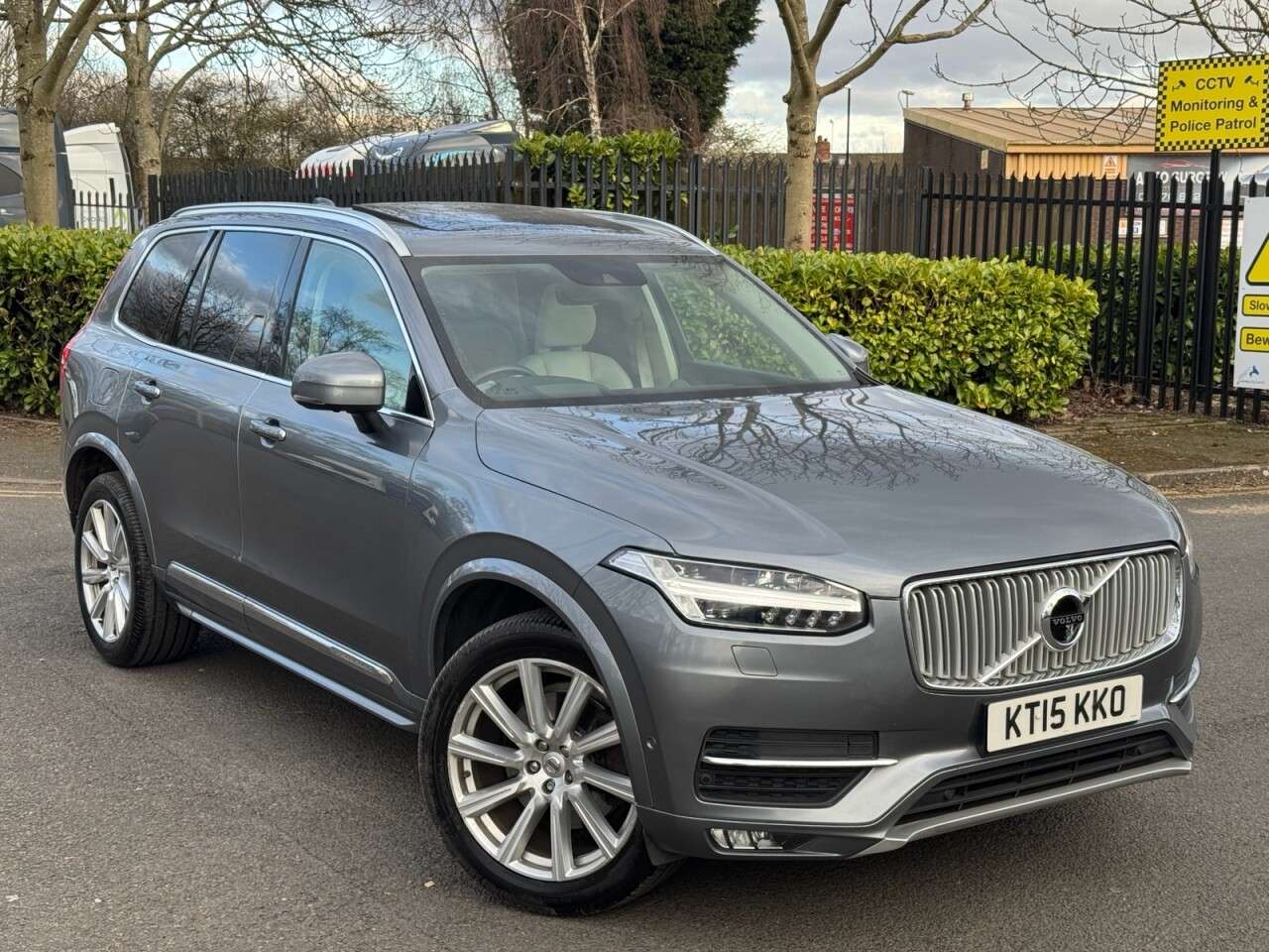 A 2015 VOLVO XC90 2.0 D5 Inscription SUV 5dr Diesel Geartronic 4WD Euro 6 (s/s) (225 ps) A 2015 VOLVO XC90 2.0 D5 Inscription SUV 5dr Diesel Geartronic 4WD Euro 6 (s/s) (225 ps)