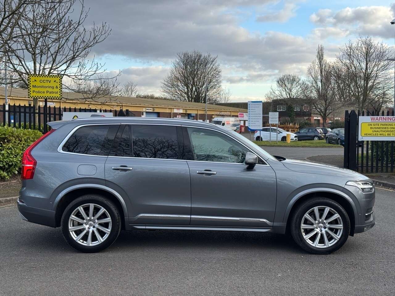 A 2015 VOLVO XC90 2.0 D5 Inscription SUV 5dr Diesel Geartronic 4WD Euro 6 (s/s) (225 ps) A 2015 VOLVO XC90 2.0 D5 Inscription SUV 5dr Diesel Geartronic 4WD Euro 6 (s/s) (225 ps)