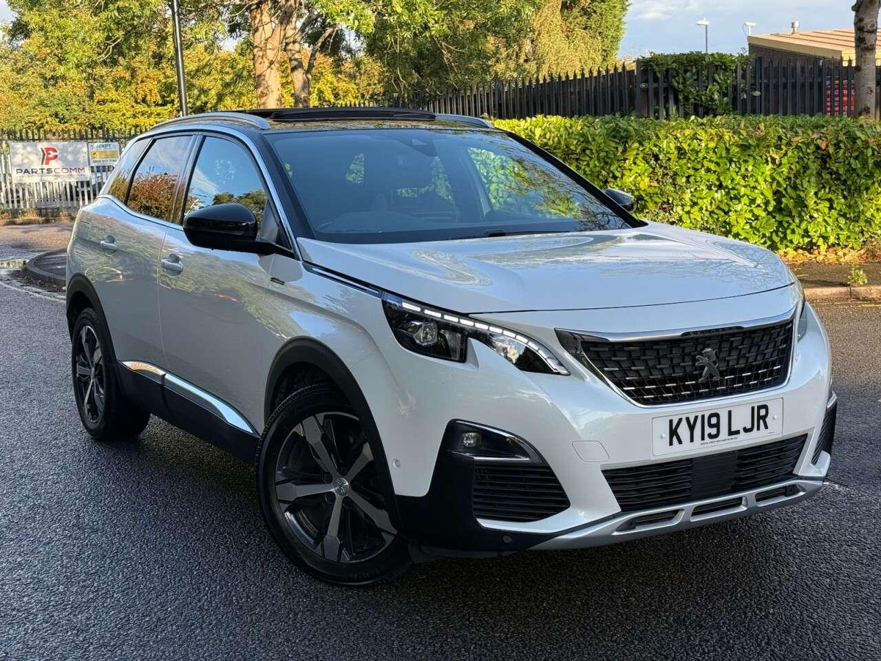 A 2019 PEUGEOT 3008 1.5 BlueHDi GT Line SUV 5dr Diesel EAT Euro 6 (s/s) (130 ps) A 2019 PEUGEOT 3008 1.5 BlueHDi GT Line SUV 5dr Diesel EAT Euro 6 (s/s) (130 ps)