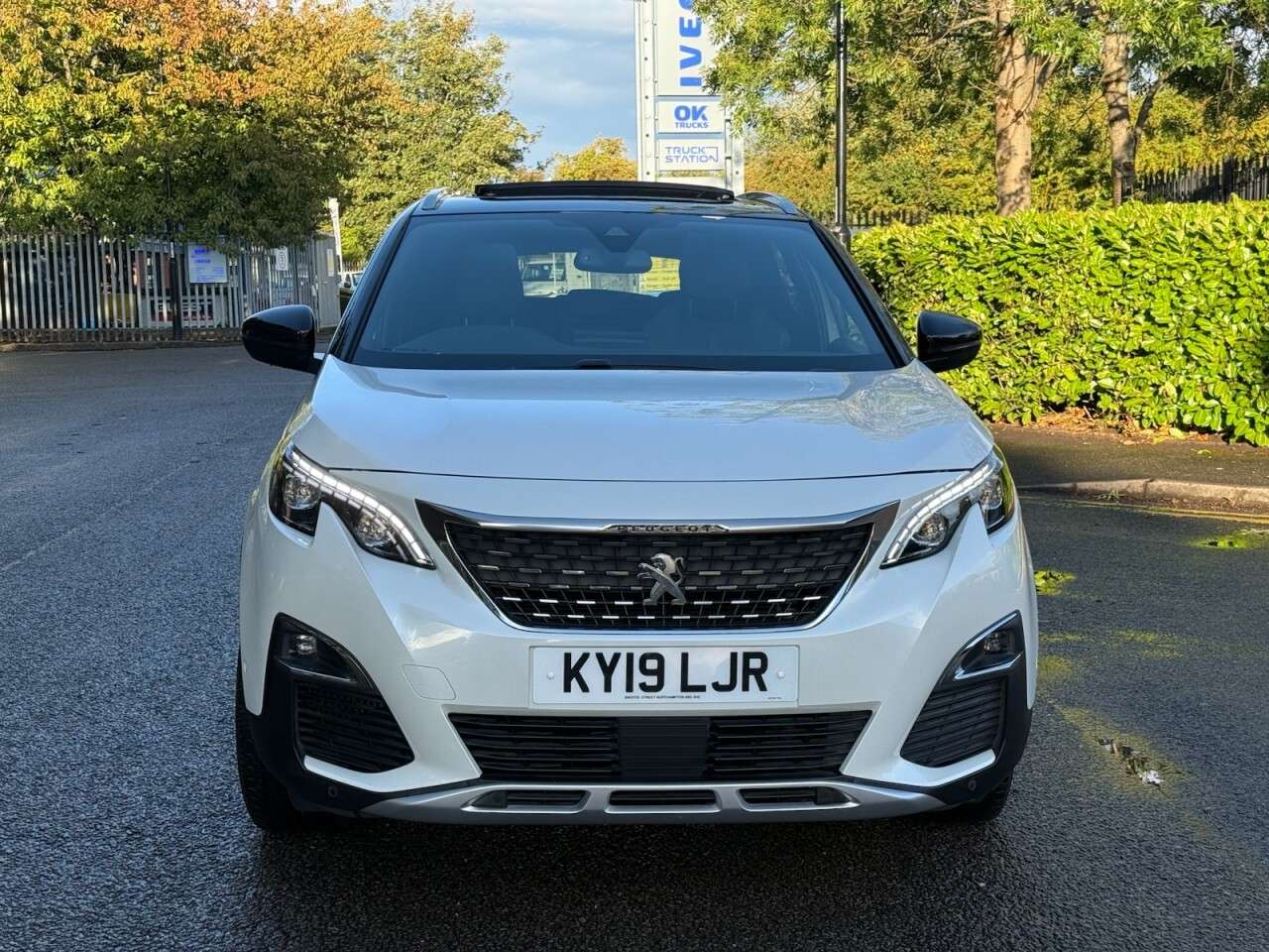 A 2019 PEUGEOT 3008 1.5 BlueHDi GT Line SUV 5dr Diesel EAT Euro 6 (s/s) (130 ps) A 2019 PEUGEOT 3008 1.5 BlueHDi GT Line SUV 5dr Diesel EAT Euro 6 (s/s) (130 ps)
