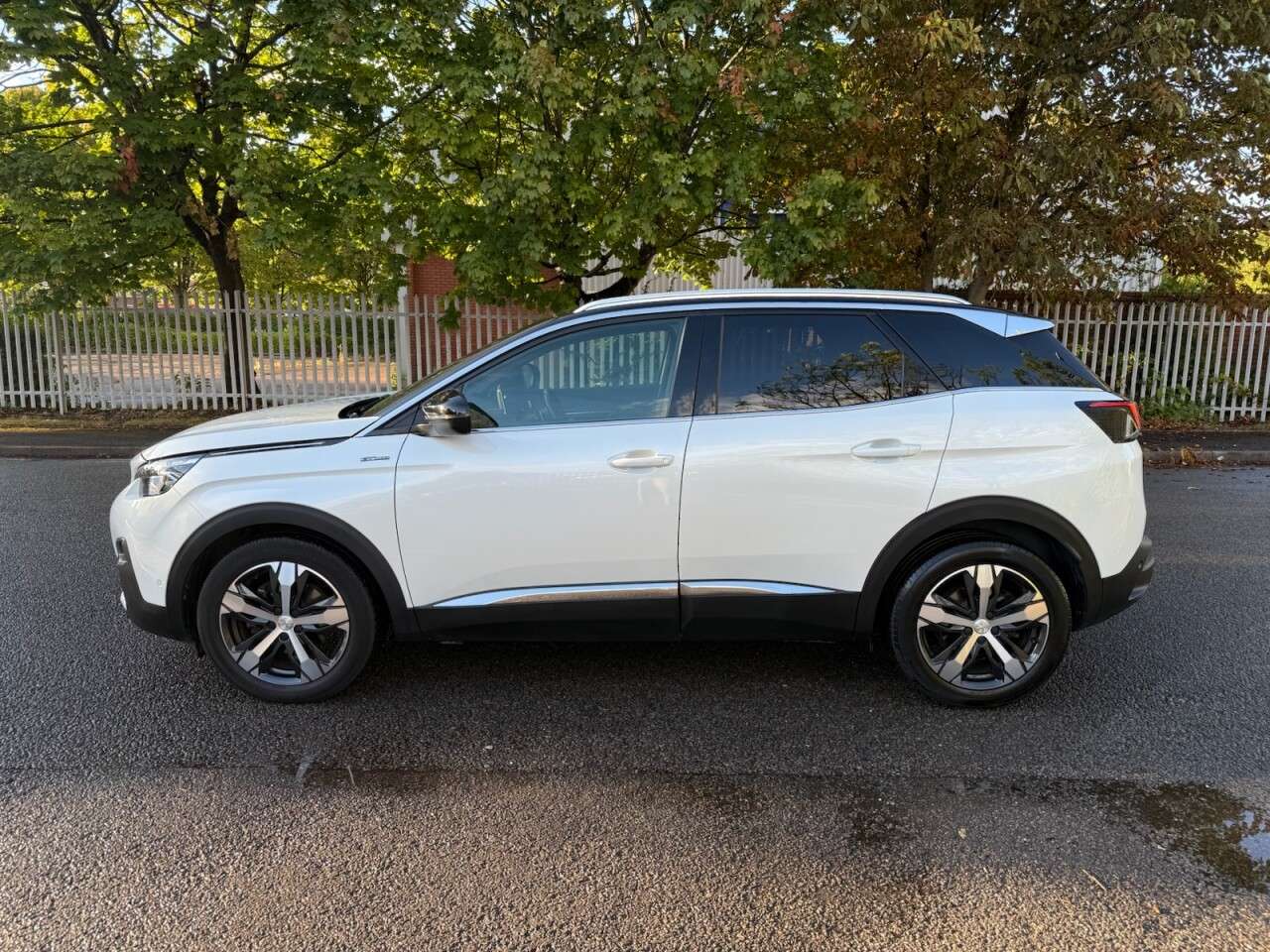 A 2019 PEUGEOT 3008 1.5 BlueHDi GT Line SUV 5dr Diesel EAT Euro 6 (s/s) (130 ps) A 2019 PEUGEOT 3008 1.5 BlueHDi GT Line SUV 5dr Diesel EAT Euro 6 (s/s) (130 ps)