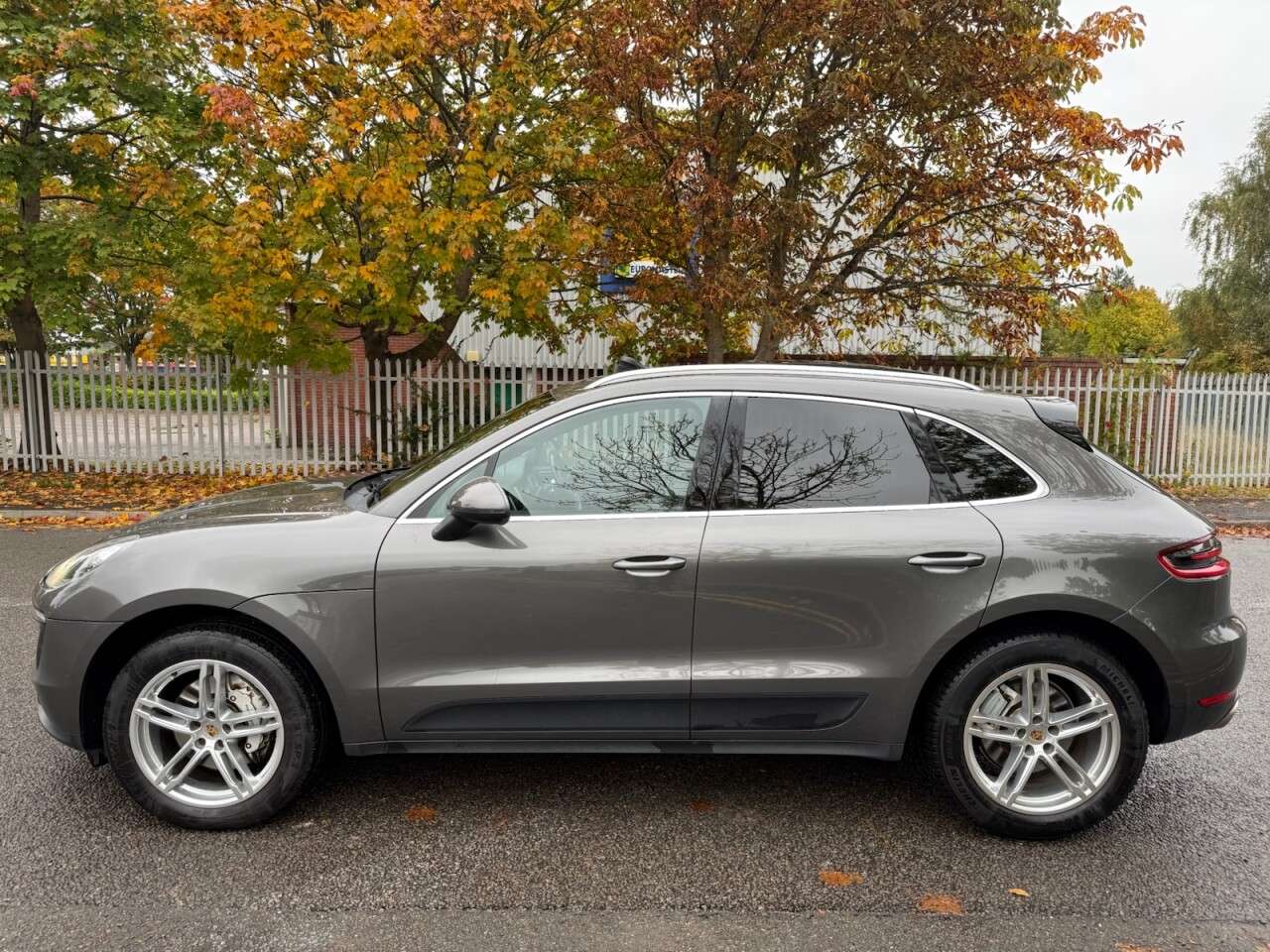 A 2015 PORSCHE MACAN 3.0 TD V6 S SUV 5dr Diesel PDK 4WD Euro 6 (s/s) (258 ps) A 2015 PORSCHE MACAN 3.0 TD V6 S SUV 5dr Diesel PDK 4WD Euro 6 (s/s) (258 ps)