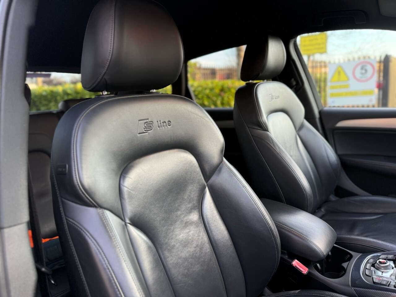 null AUDI Q5 null AUDI Q5