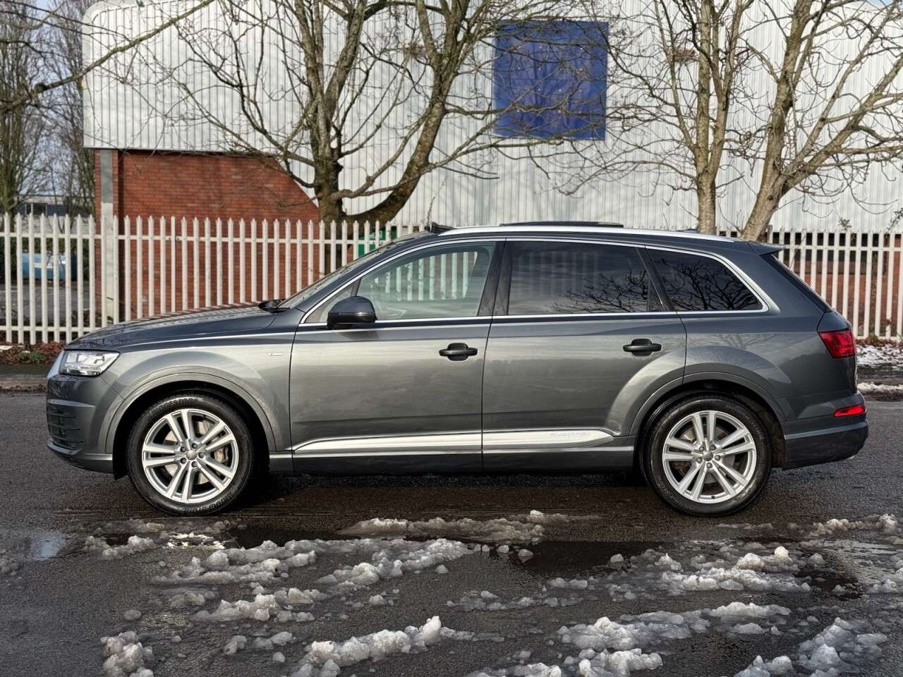 A 2018 AUDI Q7 3.0 TDI V6 50 S line SUV 5dr Diesel Tiptronic quattro Euro 6 (s/s) (286 ps) A 2018 AUDI Q7 3.0 TDI V6 50 S line SUV 5dr Diesel Tiptronic quattro Euro 6 (s/s) (286 ps)