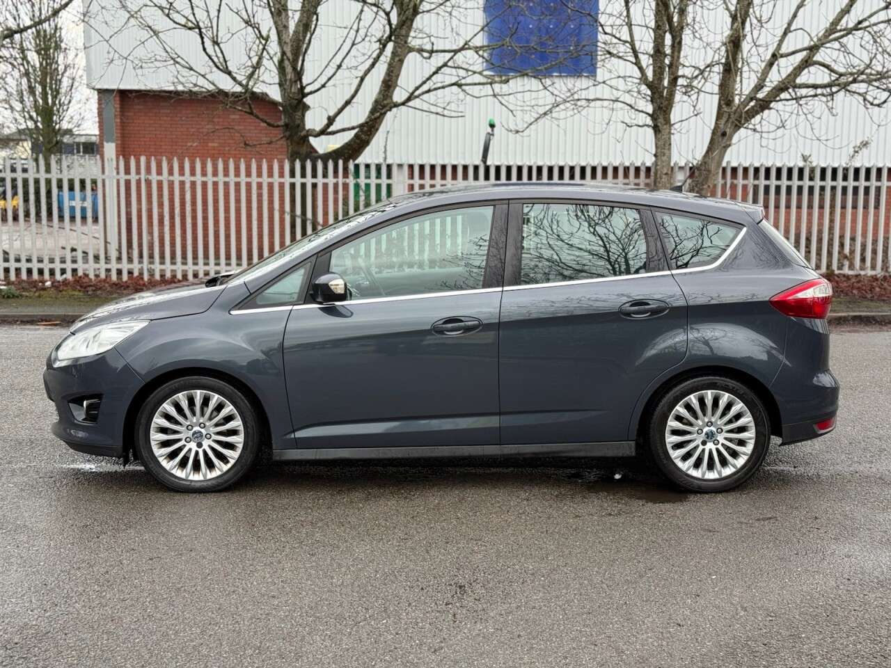 A 2011 FORD C-MAX 1.6 Titanium MPV 5dr Petrol Manual Euro 5 (125 ps) A 2011 FORD C-MAX 1.6 Titanium MPV 5dr Petrol Manual Euro 5 (125 ps)