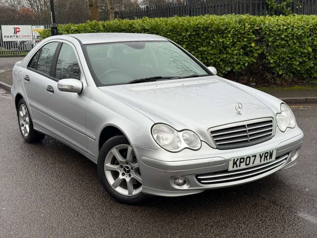 A 2007 MERCEDES-BENZ C-CLASS 1.8 C180 Kompressor Classic SE Saloon 4dr Petrol Automatic (193 g/km, 143 b A 2007 MERCEDES-BENZ C-CLASS 1.8 C180 Kompressor Classic SE Saloon 4dr Petrol Automatic (193 g/km, 143 b
