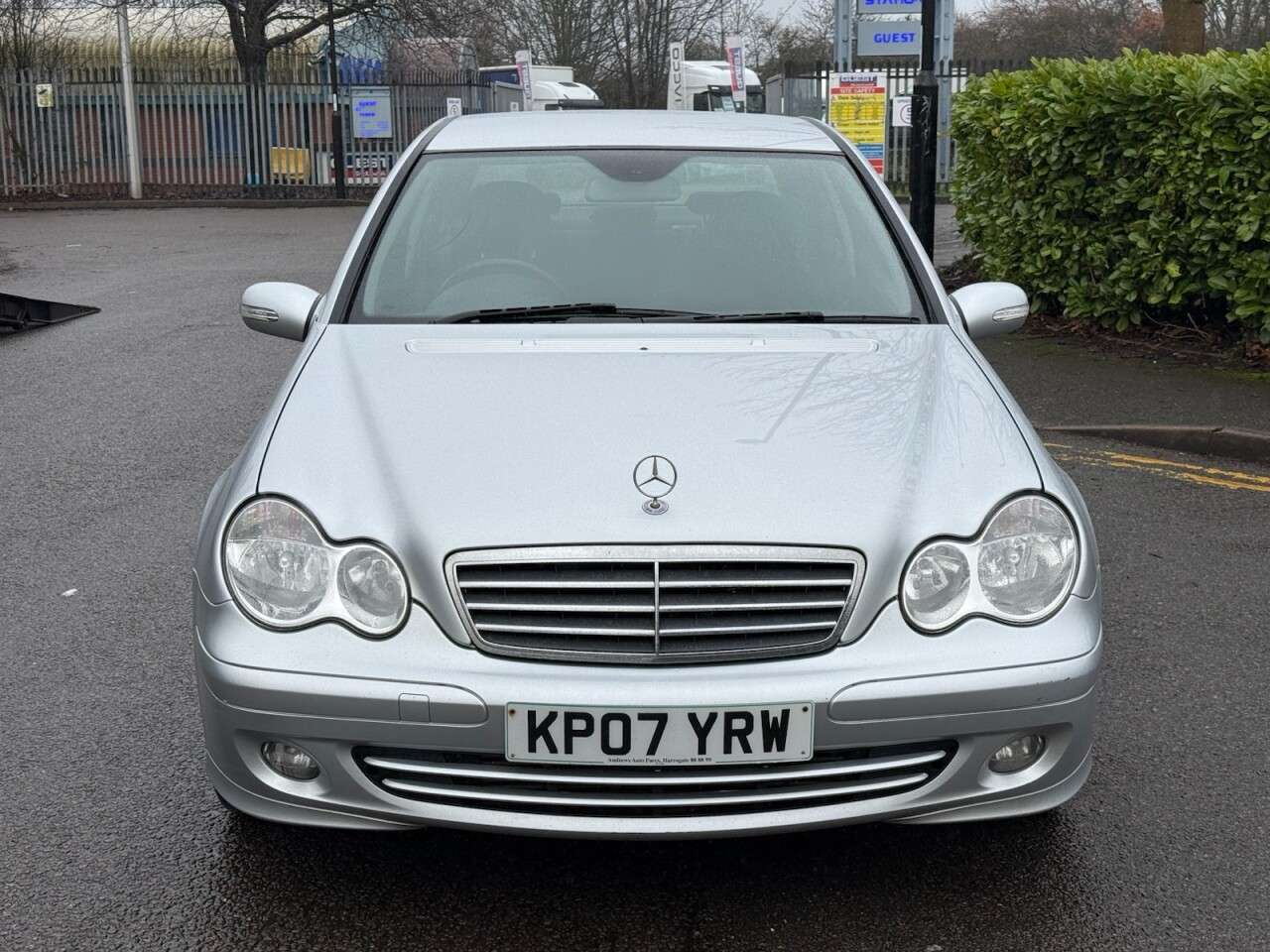 A 2007 MERCEDES-BENZ C-CLASS 1.8 C180 Kompressor Classic SE Saloon 4dr Petrol Automatic (193 g/km, 143 b A 2007 MERCEDES-BENZ C-CLASS 1.8 C180 Kompressor Classic SE Saloon 4dr Petrol Automatic (193 g/km, 143 b