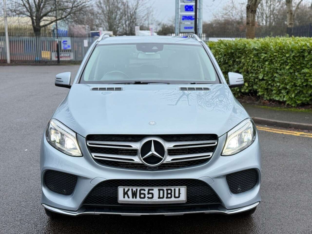 A 2016 MERCEDES-BENZ GLE 3.0 GLE350d V6 AMG Line SUV 5dr Diesel G-Tronic 4MATIC Euro 6 (s/s) (258 ps A 2016 MERCEDES-BENZ GLE 3.0 GLE350d V6 AMG Line SUV 5dr Diesel G-Tronic 4MATIC Euro 6 (s/s) (258 ps