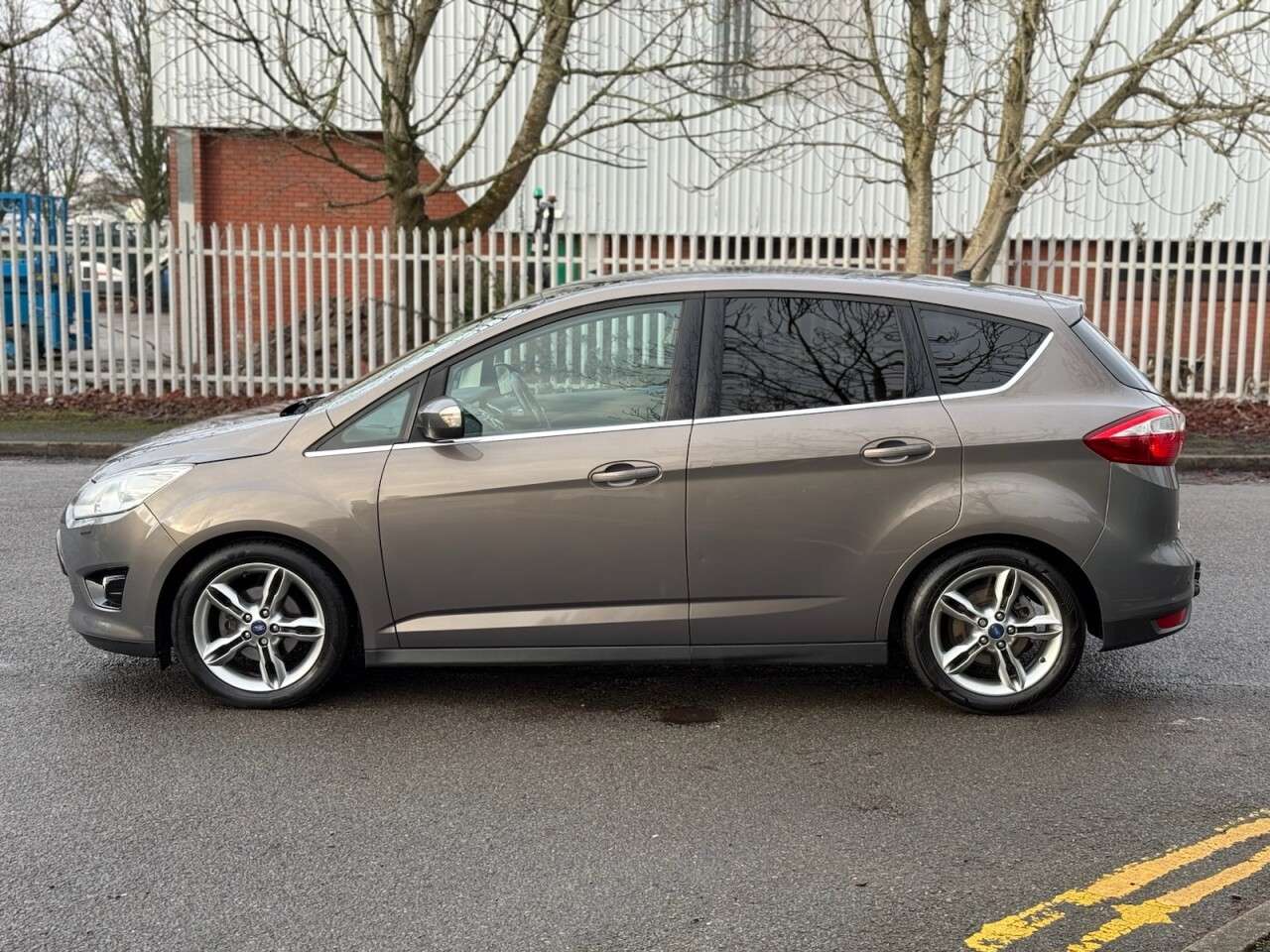 A 2014 FORD C-MAX 1.6 TDCi Titanium X MPV 5dr Diesel Manual Euro 5 (115 ps) LOW LOW MILES+PAN A 2014 FORD C-MAX 1.6 TDCi Titanium X MPV 5dr Diesel Manual Euro 5 (115 ps) LOW LOW MILES+PAN