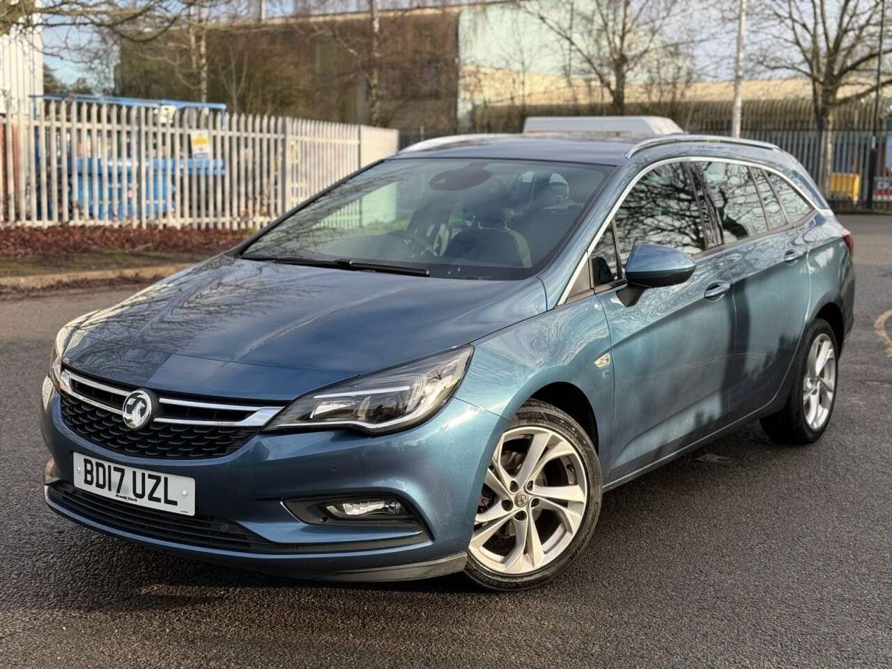 A 2017 VAUXHALL ASTRA 1.4i Turbo SRi Sports Tourer 5dr Petrol Auto Euro 6 (s/s) (150 ps) ULEZ+LOW A 2017 VAUXHALL ASTRA 1.4i Turbo SRi Sports Tourer 5dr Petrol Auto Euro 6 (s/s) (150 ps) ULEZ+LOW
