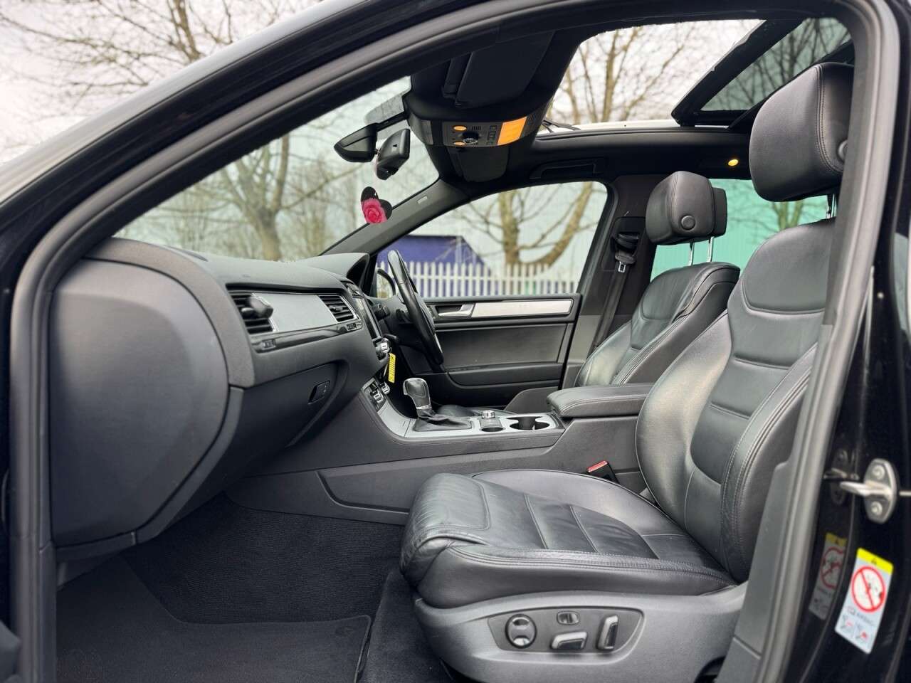 2011 VOLKSWAGEN TOUAREG 2011 VOLKSWAGEN TOUAREG