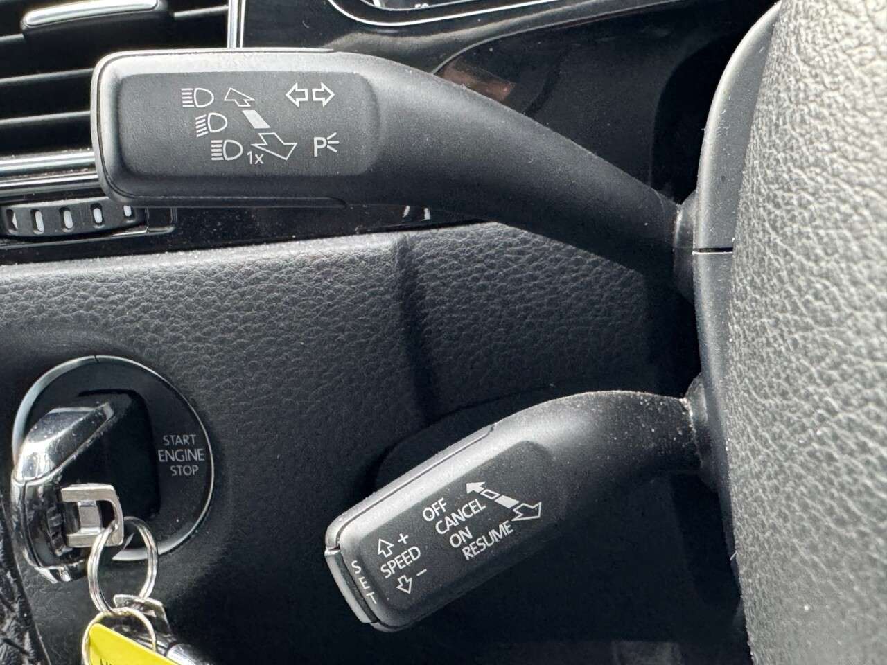 2011 VOLKSWAGEN TOUAREG 2011 VOLKSWAGEN TOUAREG