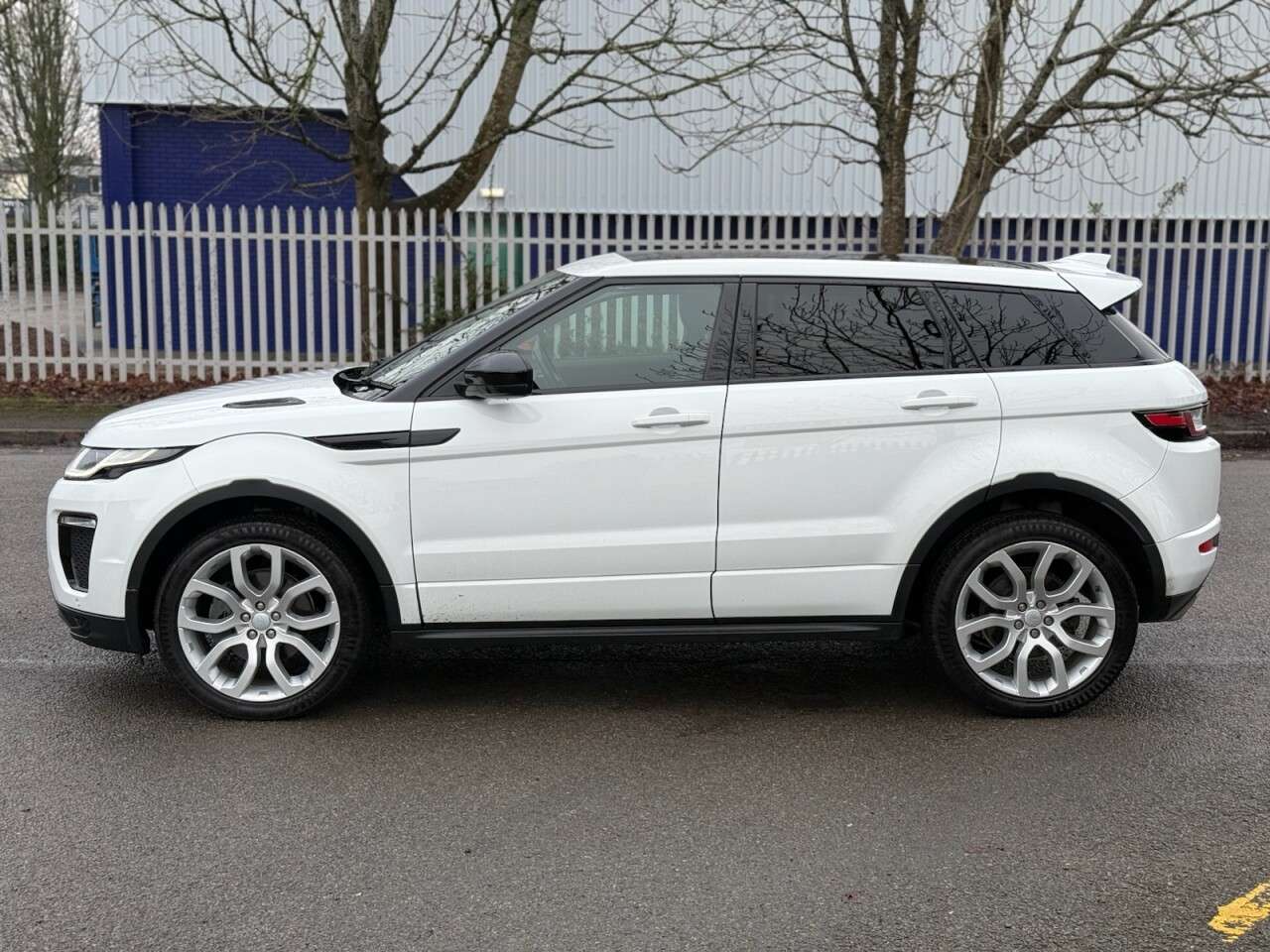 A 2018 LAND ROVER RANGE ROVER EVOQUE 2.0 TD4 HSE Dynamic SUV 5dr Diesel Auto 4WD Euro 6 (s/s) (180 ps) ULEZ+PANR A 2018 LAND ROVER RANGE ROVER EVOQUE 2.0 TD4 HSE Dynamic SUV 5dr Diesel Auto 4WD Euro 6 (s/s) (180 ps) ULEZ+PANR