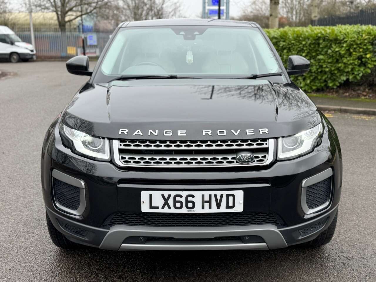 A 2016 LAND ROVER RANGE ROVER EVOQUE 2.0 TD4 SE SUV 5dr Diesel Auto 4WD Euro 6 (s/s) (180 ps) ULEZ+1FO+LTHR+HTDS A 2016 LAND ROVER RANGE ROVER EVOQUE 2.0 TD4 SE SUV 5dr Diesel Auto 4WD Euro 6 (s/s) (180 ps) ULEZ+1FO+LTHR+HTDS
