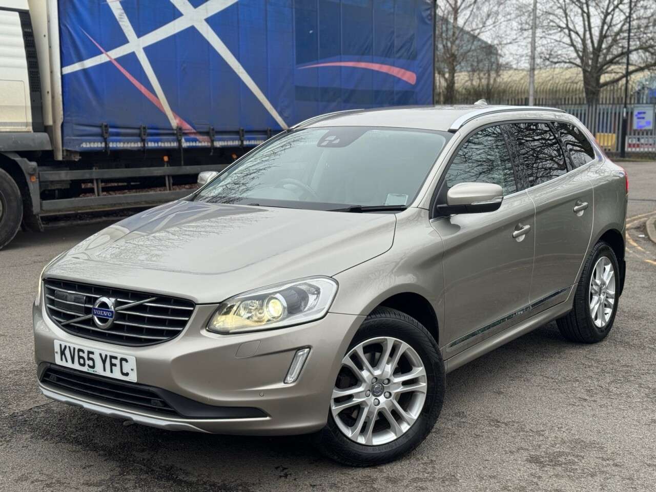 A 2015 VOLVO XC60 2.4 D4 SE Lux Nav SUV 5dr Diesel Auto AWD Euro 6 (s/s) (190 ps) A 2015 VOLVO XC60 2.4 D4 SE Lux Nav SUV 5dr Diesel Auto AWD Euro 6 (s/s) (190 ps)