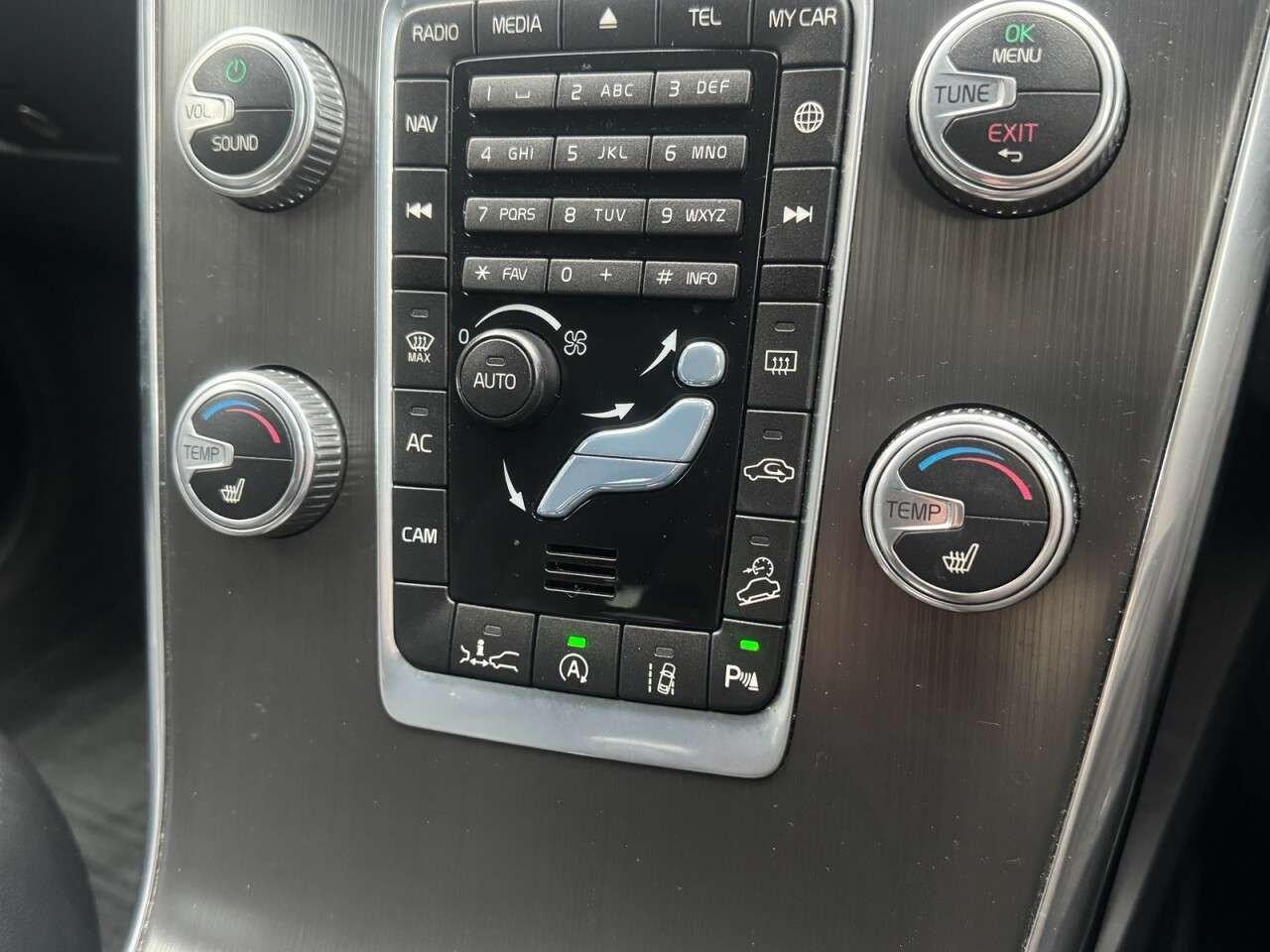 2015 VOLVO XC60 2015 VOLVO XC60