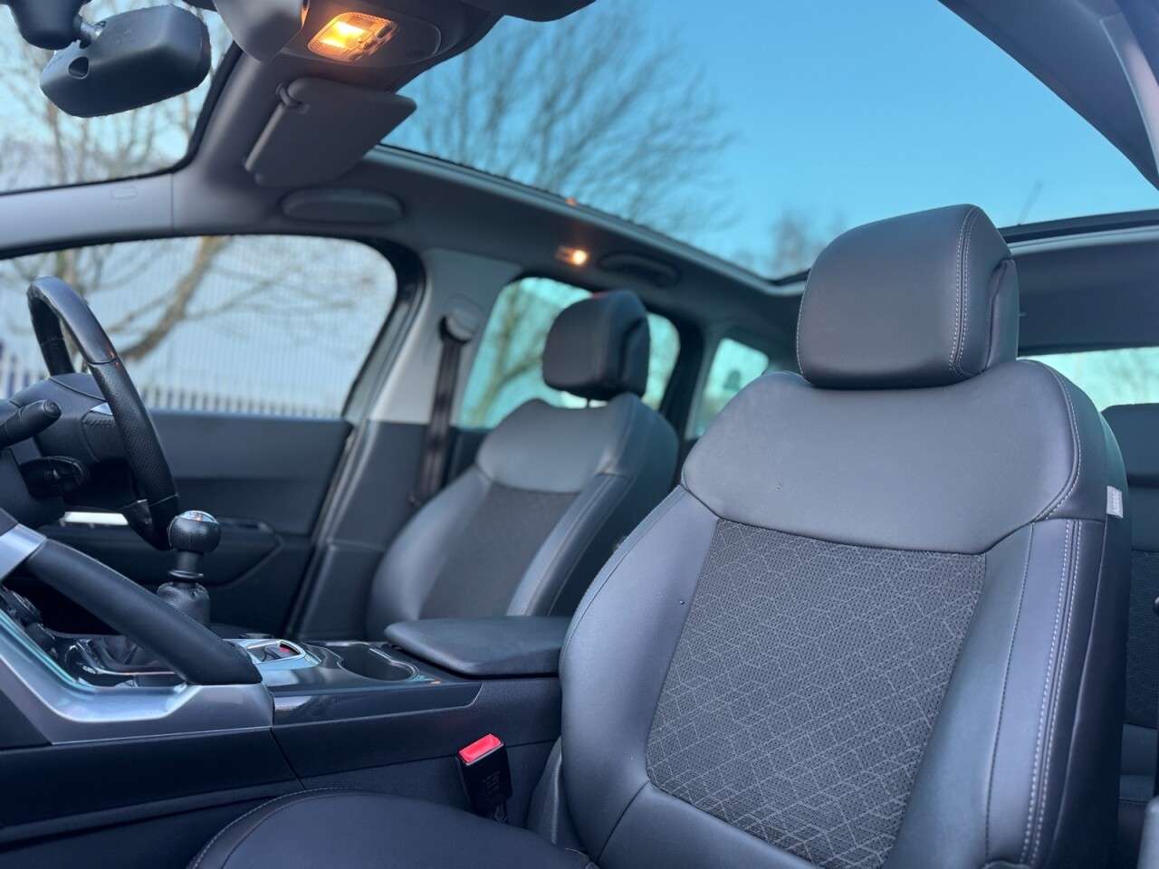 2015 PEUGEOT 3008 2015 PEUGEOT 3008