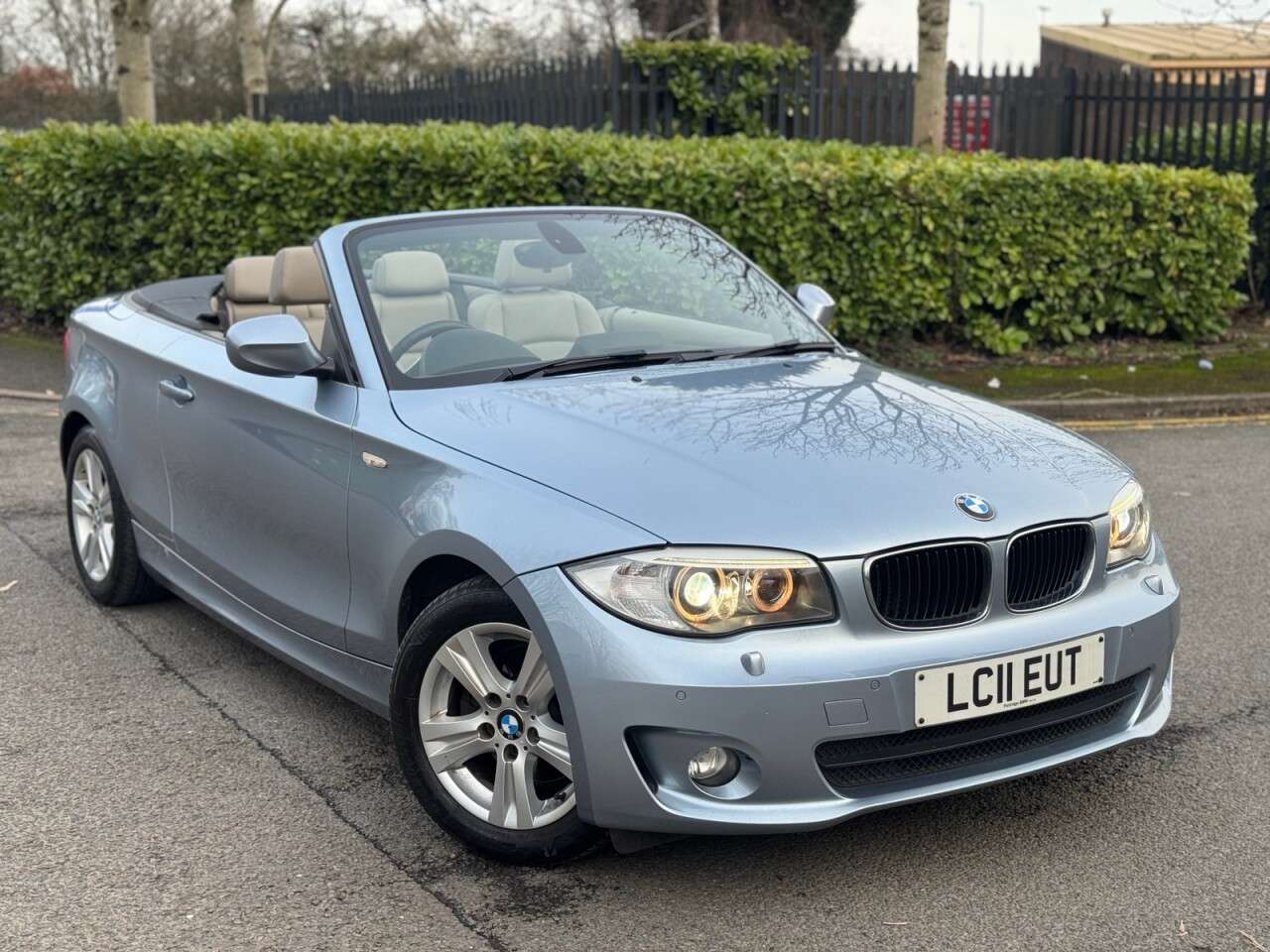 A 2011 BMW 1 SERIES 2.0 120d SE Convertible 2dr Diesel Steptronic Euro 5 (177 ps) A 2011 BMW 1 SERIES 2.0 120d SE Convertible 2dr Diesel Steptronic Euro 5 (177 ps)