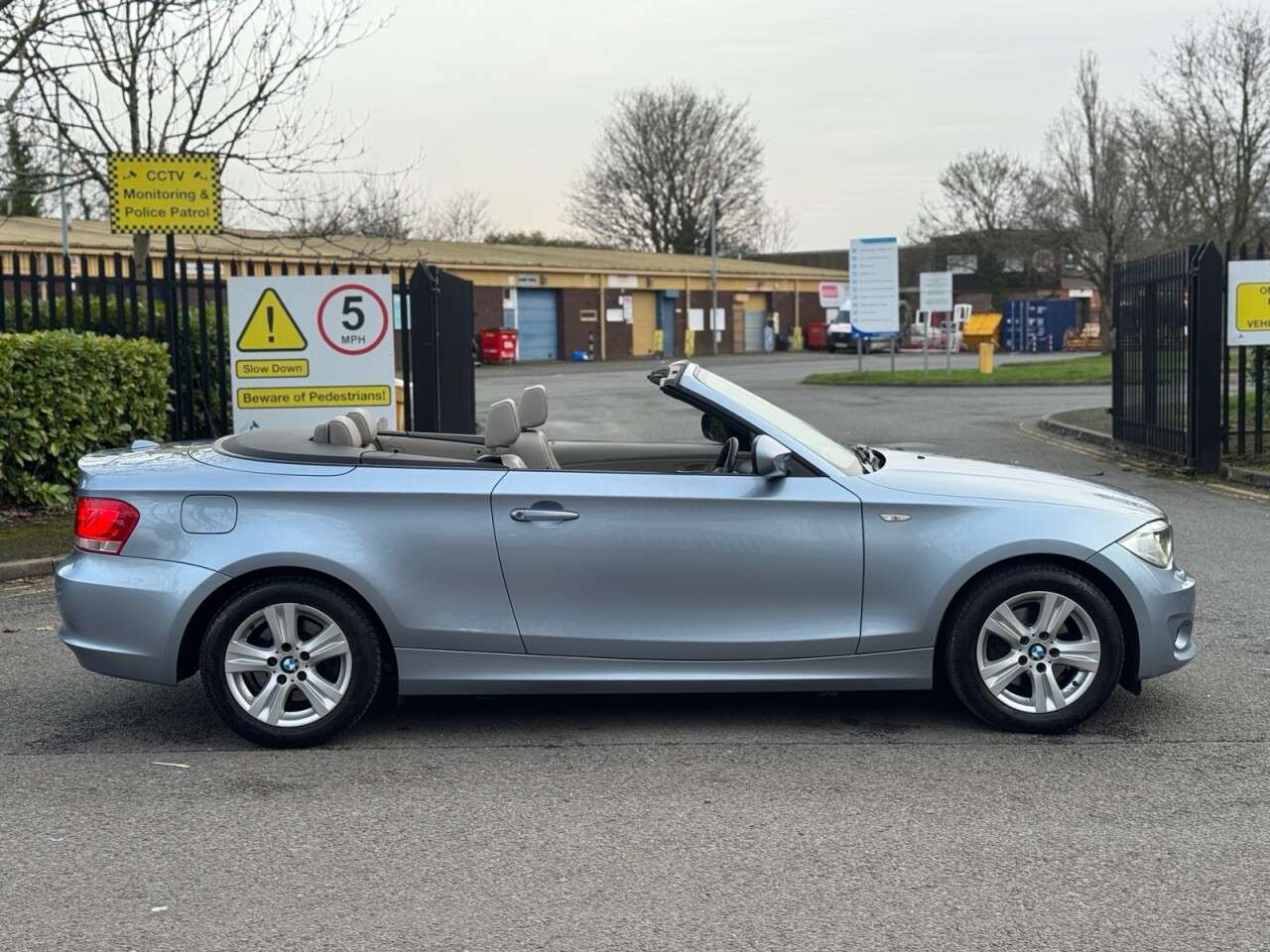 A 2011 BMW 1 SERIES 2.0 120d SE Convertible 2dr Diesel Steptronic Euro 5 (177 ps) A 2011 BMW 1 SERIES 2.0 120d SE Convertible 2dr Diesel Steptronic Euro 5 (177 ps)