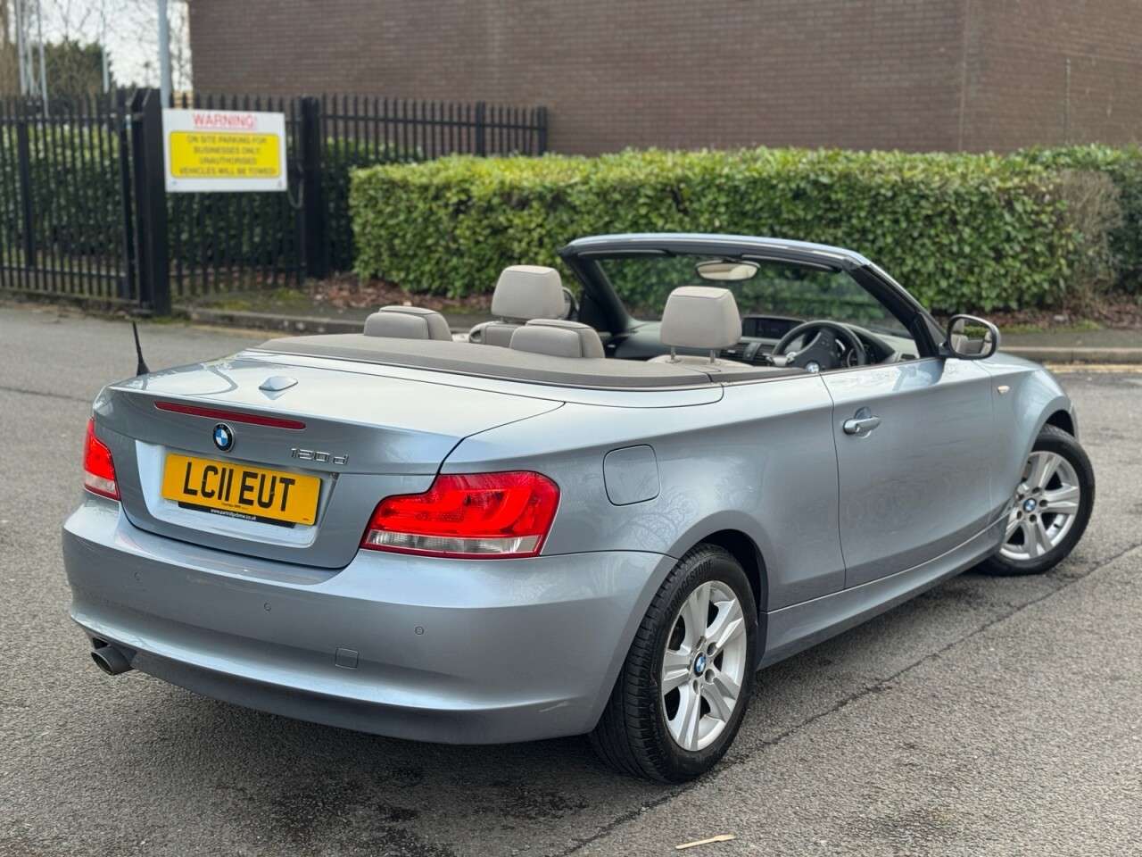 A 2011 BMW 1 SERIES 2.0 120d SE Convertible 2dr Diesel Steptronic Euro 5 (177 ps) A 2011 BMW 1 SERIES 2.0 120d SE Convertible 2dr Diesel Steptronic Euro 5 (177 ps)