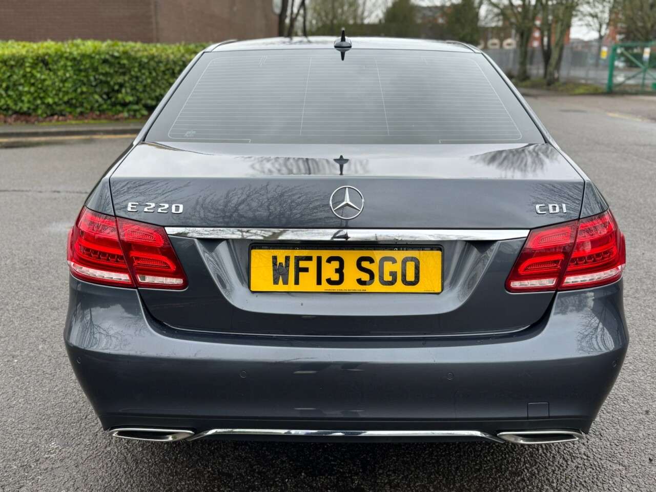 A 2013 MERCEDES-BENZ E-CLASS 2.1 E220 CDI SE Saloon 4dr Diesel G-Tronic+ Euro 5 (s/s) (170 ps) A 2013 MERCEDES-BENZ E-CLASS 2.1 E220 CDI SE Saloon 4dr Diesel G-Tronic+ Euro 5 (s/s) (170 ps)