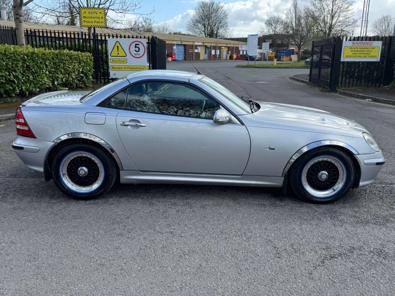 A 2002 MERCEDES-BENZ SLK 2.3 SLK230 Kompressor Convertible 2dr Petrol Manual (241 g/km, 197 bhp) A 2002 MERCEDES-BENZ SLK 2.3 SLK230 Kompressor Convertible 2dr Petrol Manual (241 g/km, 197 bhp)