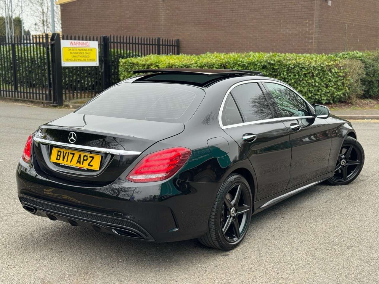 A 2017 MERCEDES-BENZ C-CLASS 2.1 C300dh AMG Line (Premium) Saloon 4dr Diesel Hybrid G-Tronic+ Euro 6 (s/ A 2017 MERCEDES-BENZ C-CLASS 2.1 C300dh AMG Line (Premium) Saloon 4dr Diesel Hybrid G-Tronic+ Euro 6 (s/